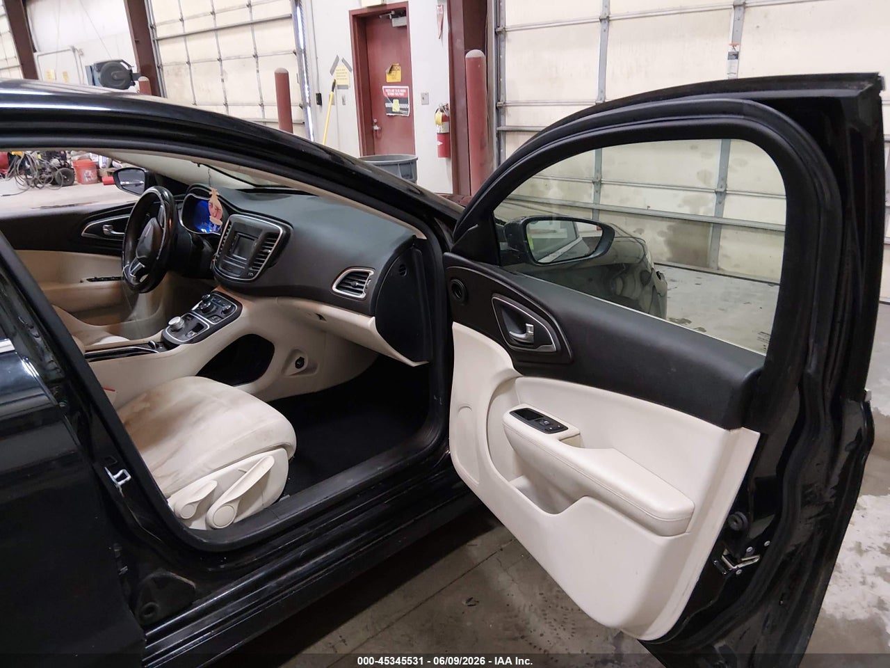 2015 CHRYSLER 200 LIMITED thumbnail 6