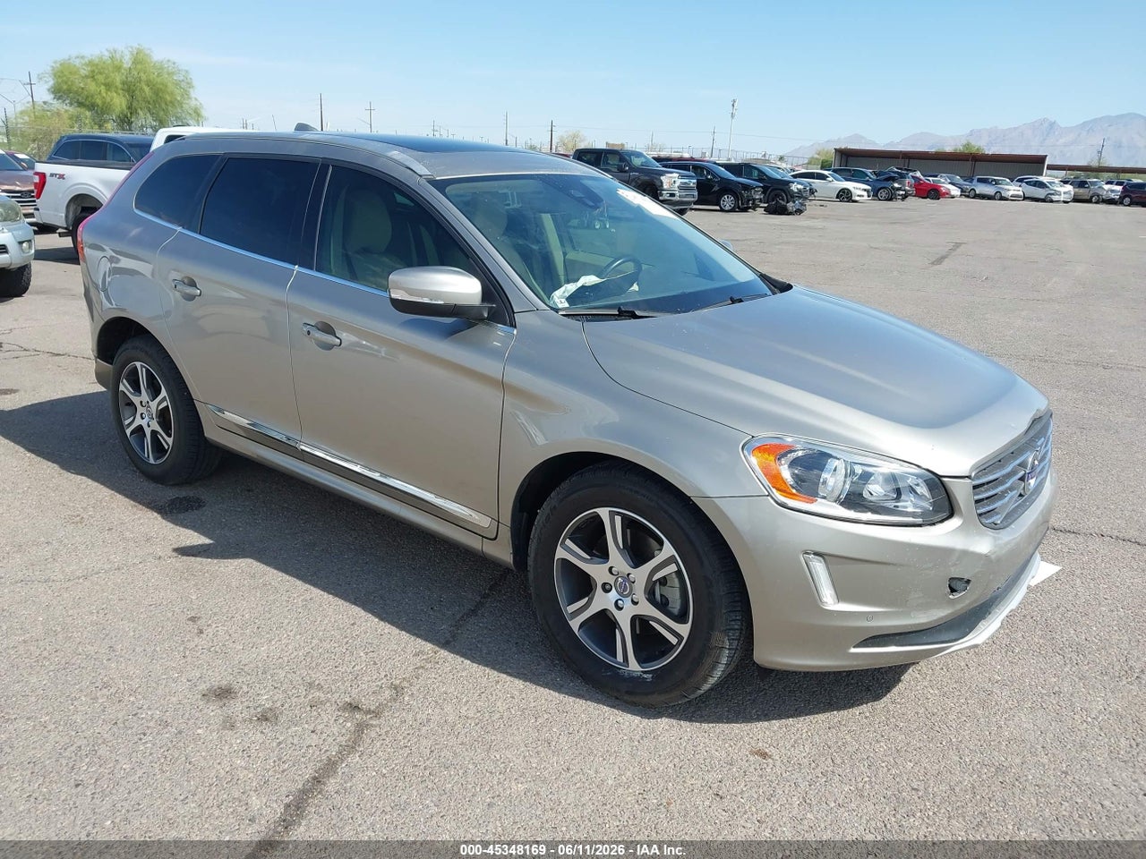 2015 VOLVO XC60 T6 thumbnail 2