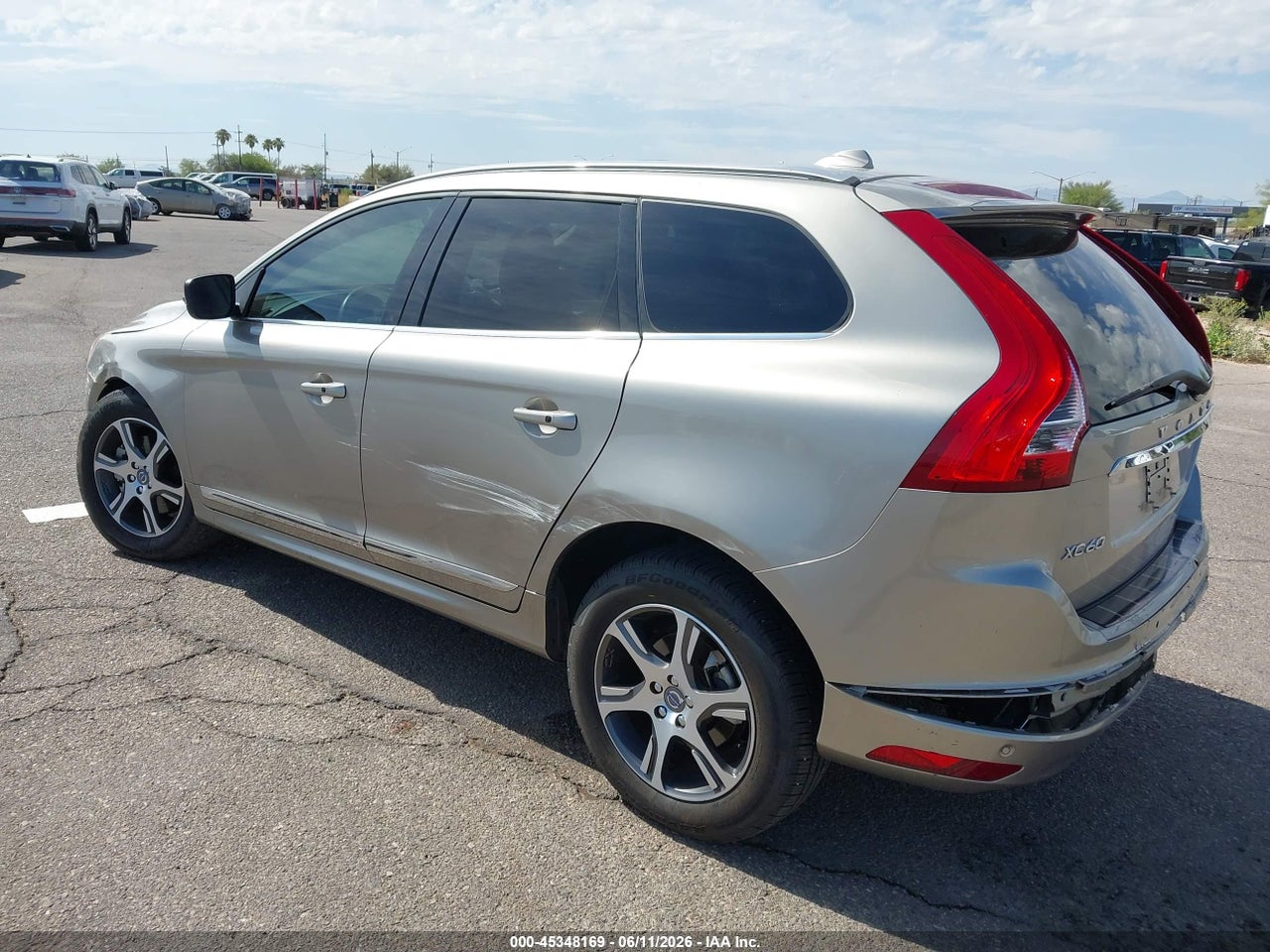 2015 VOLVO XC60 T6 thumbnail 4