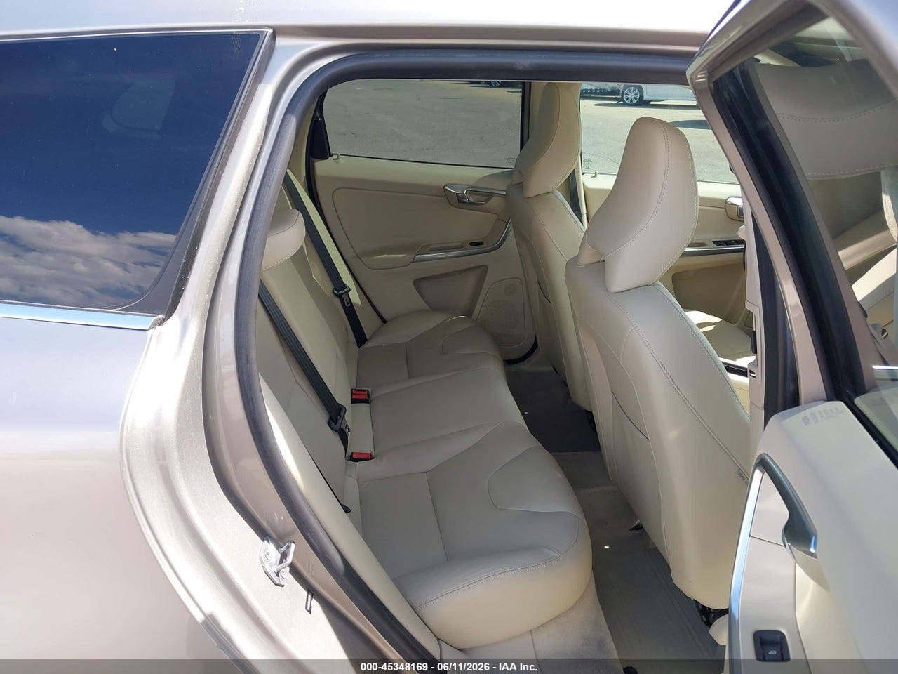 2015 VOLVO XC60 T6 thumbnail 9