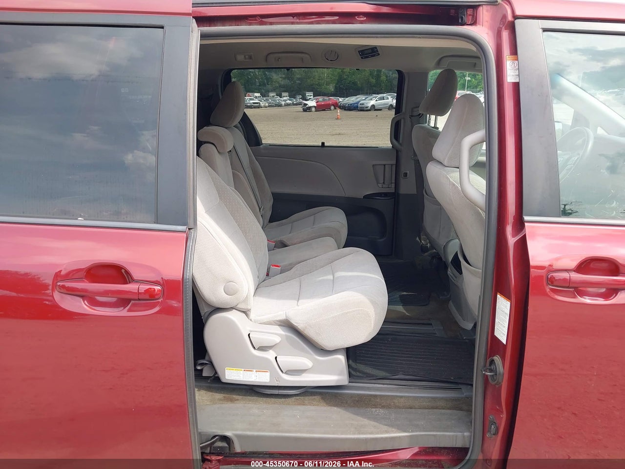 2017 TOYOTA SIENNA LE 8 PASSENGER thumbnail 9