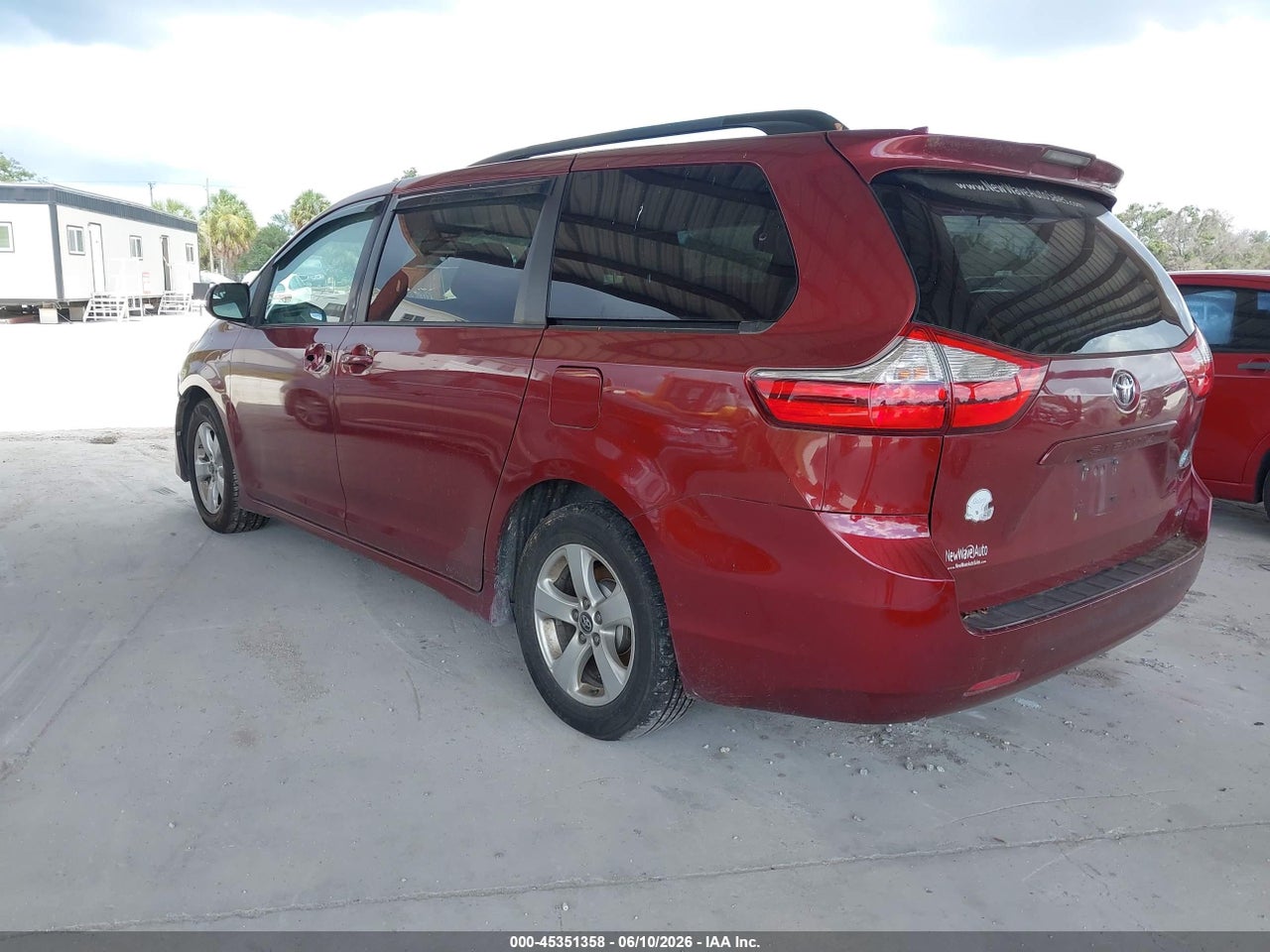 2018 TOYOTA SIENNA LE 8 PASSENGER thumbnail 4