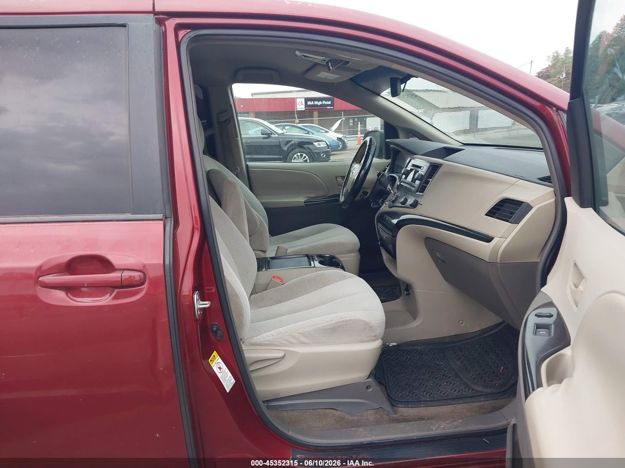 2011 TOYOTA SIENNA LE V6 thumbnail 6