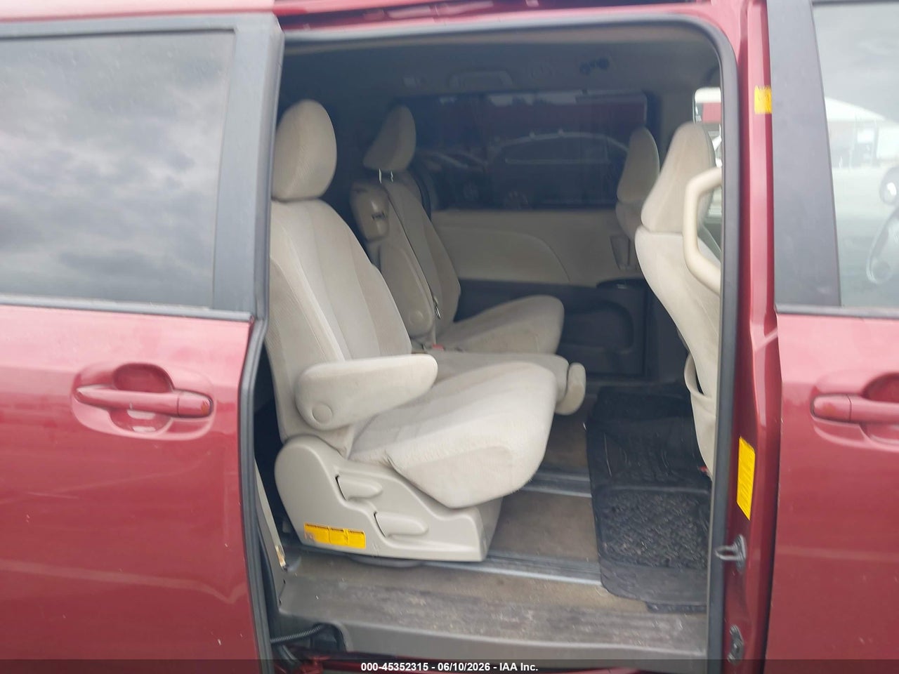 2011 TOYOTA SIENNA LE V6 thumbnail 9