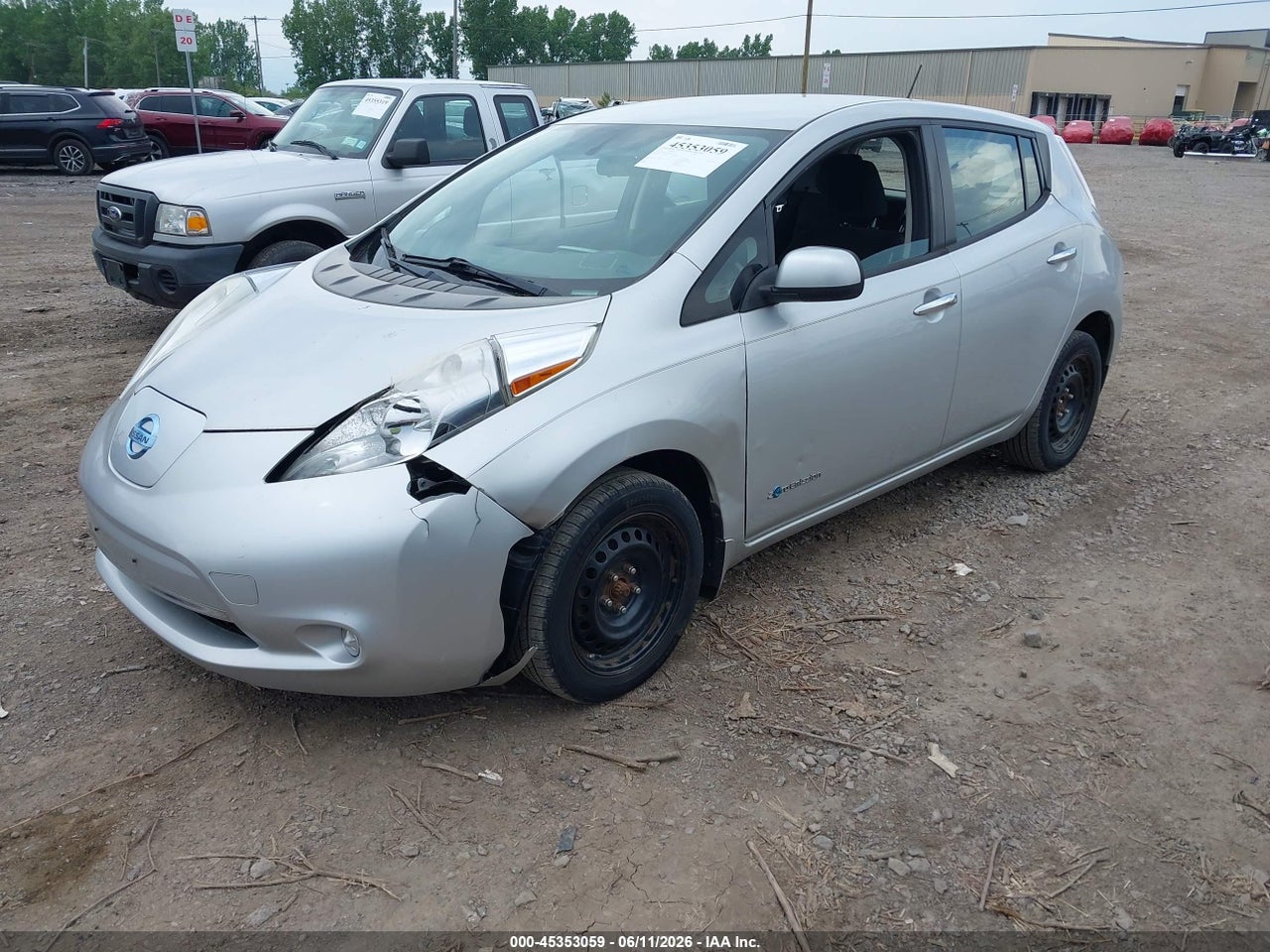 2015 NISSAN LEAF S thumbnail 3
