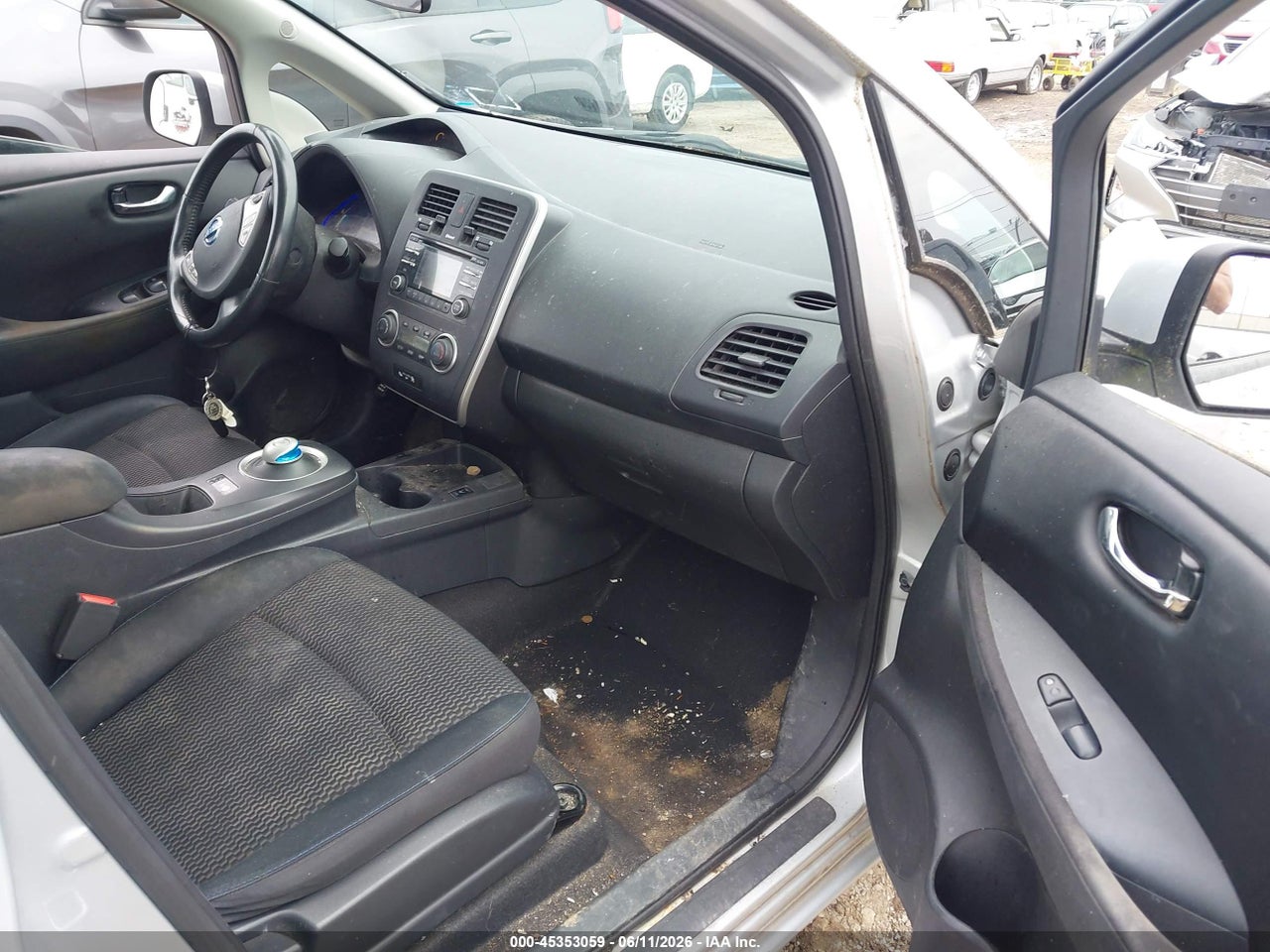 2015 NISSAN LEAF S thumbnail 6