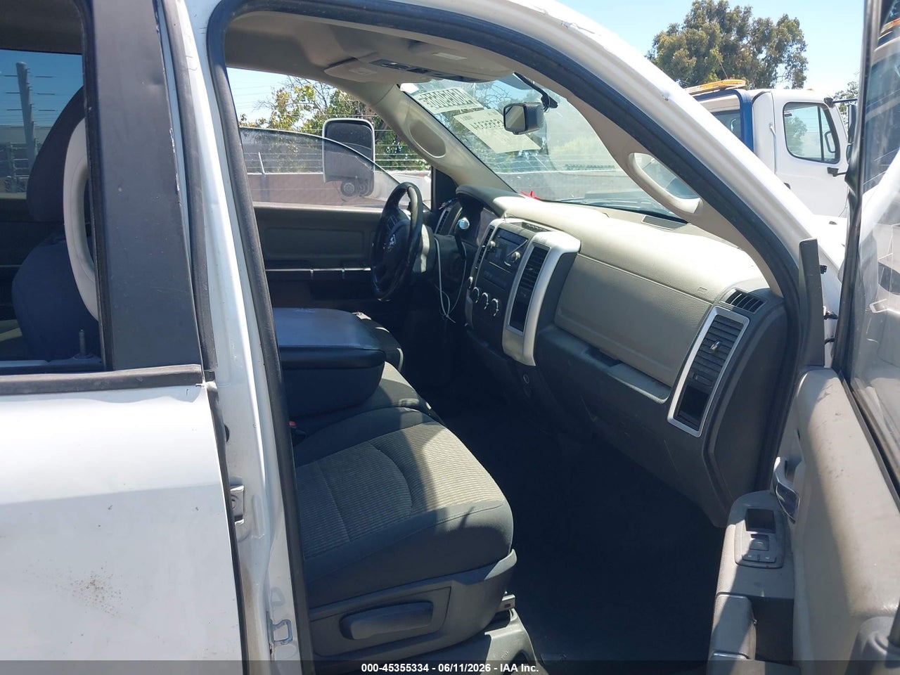 2012 RAM 2500 SLT thumbnail 6