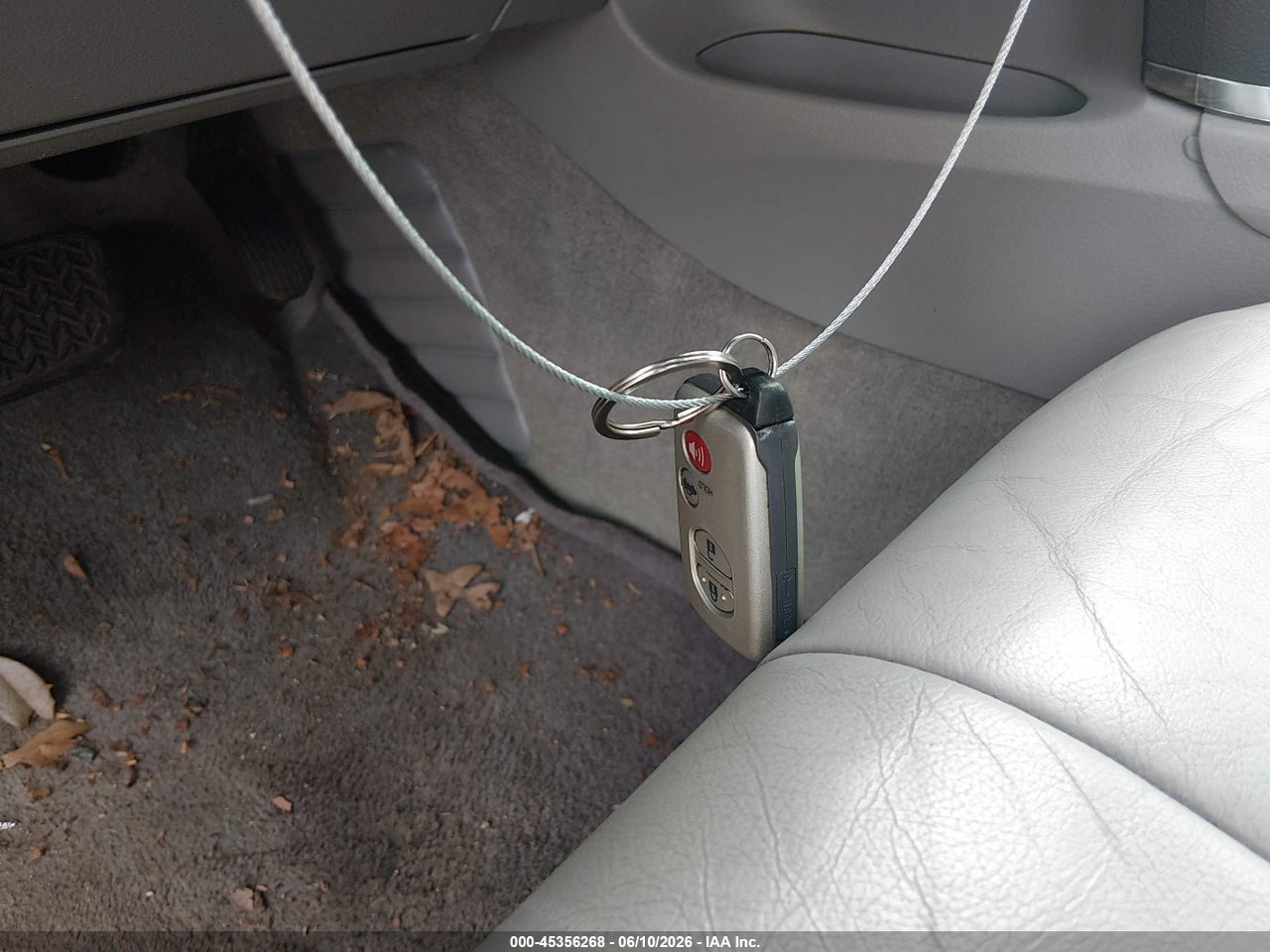 2010 TOYOTA CAMRY XLE V6 thumbnail 12