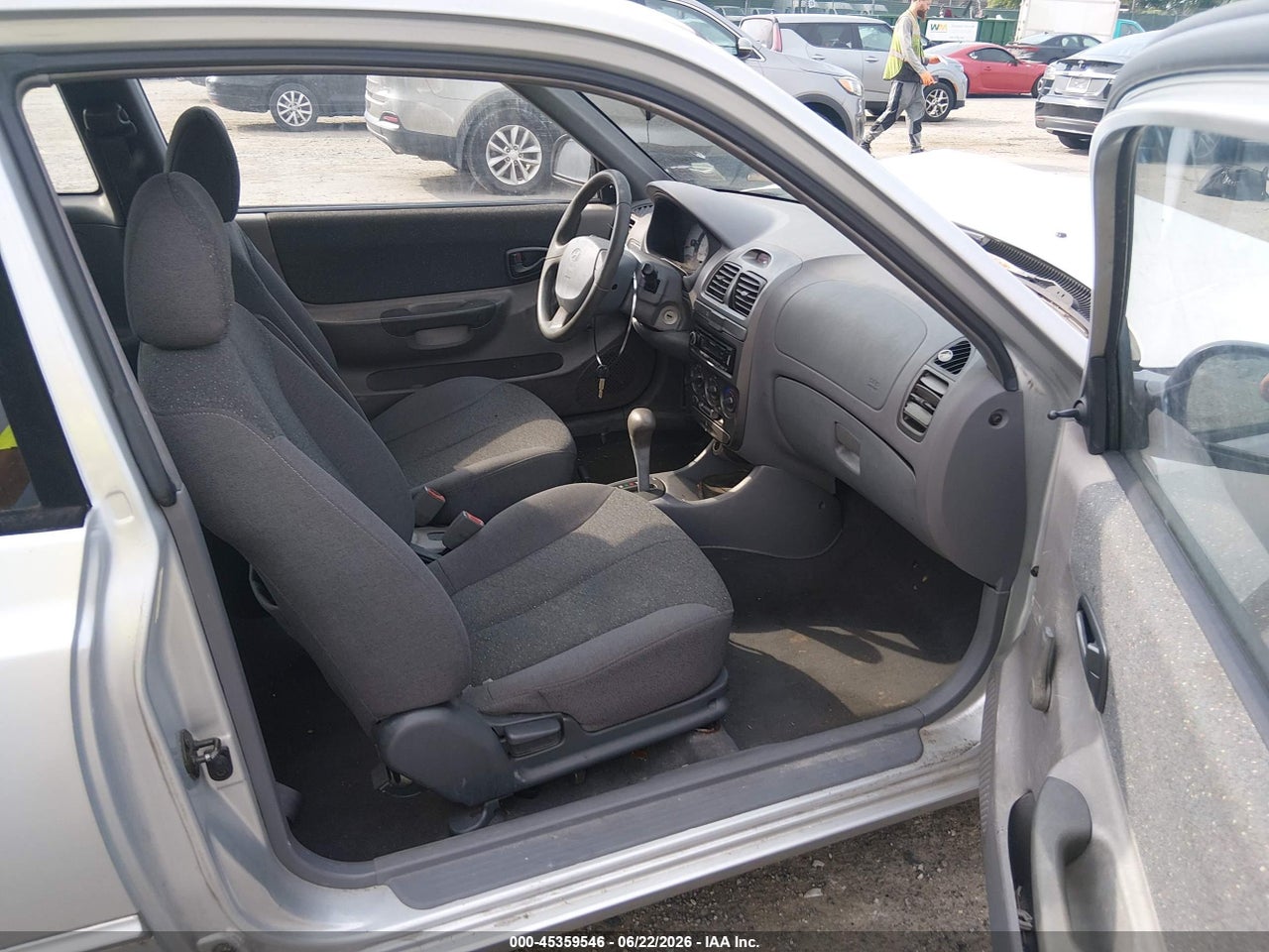2002 HYUNDAI ACCENT GS thumbnail 6