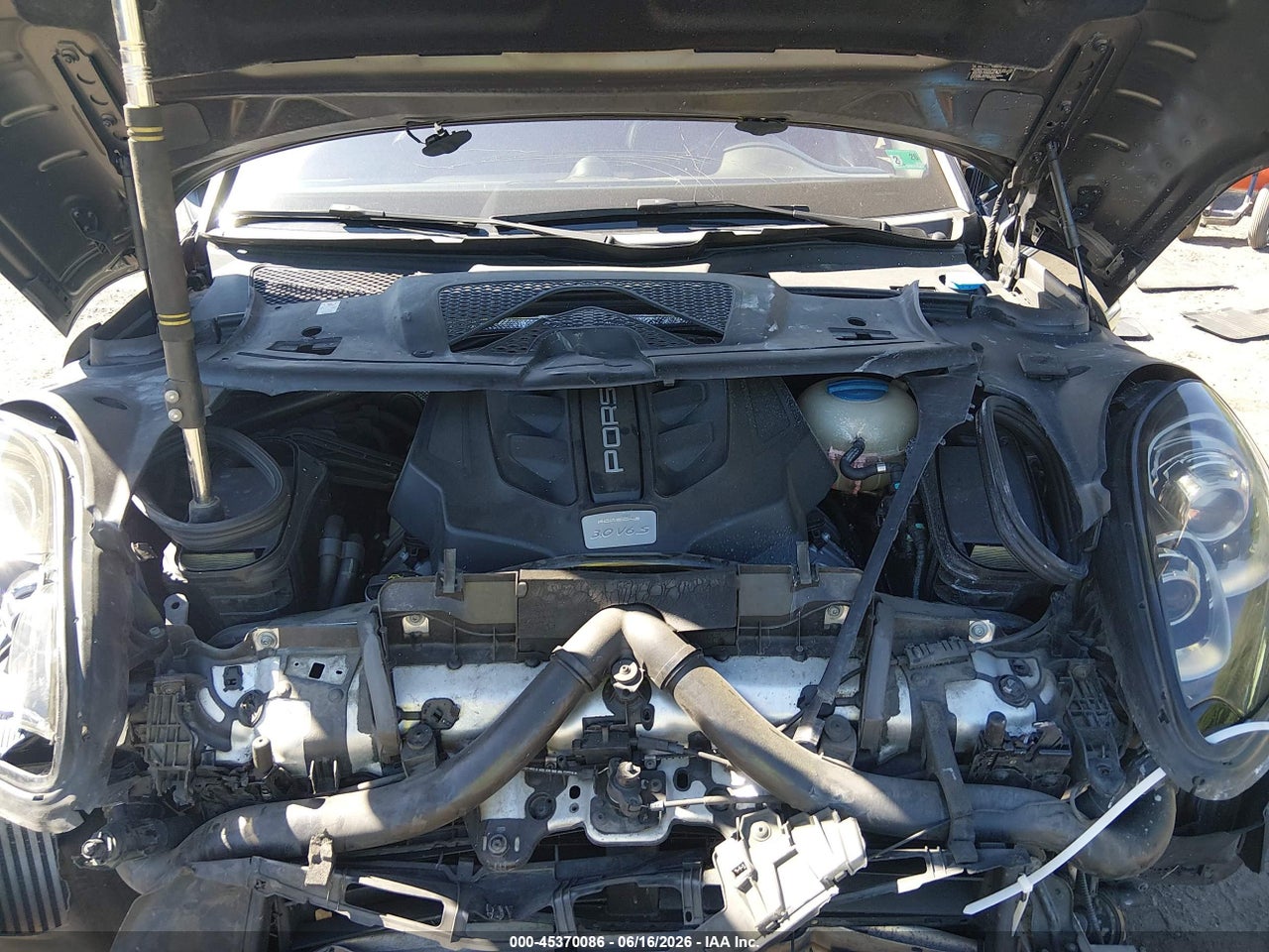 WP1AB2A51FL****** · 2015 PORSCHE MACAN S · 10/12