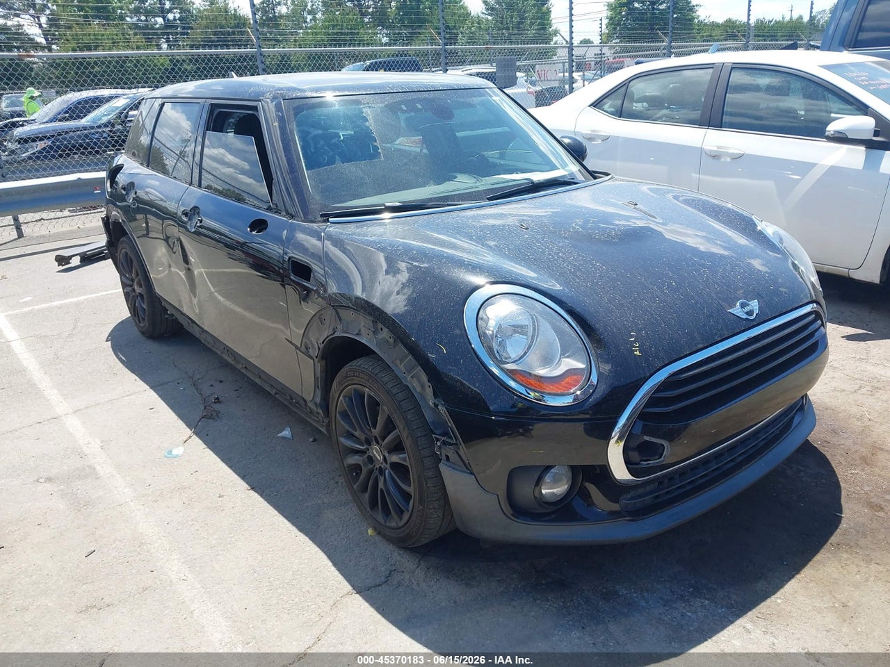 2017 MINI CLUBMAN COOPER thumbnail 2