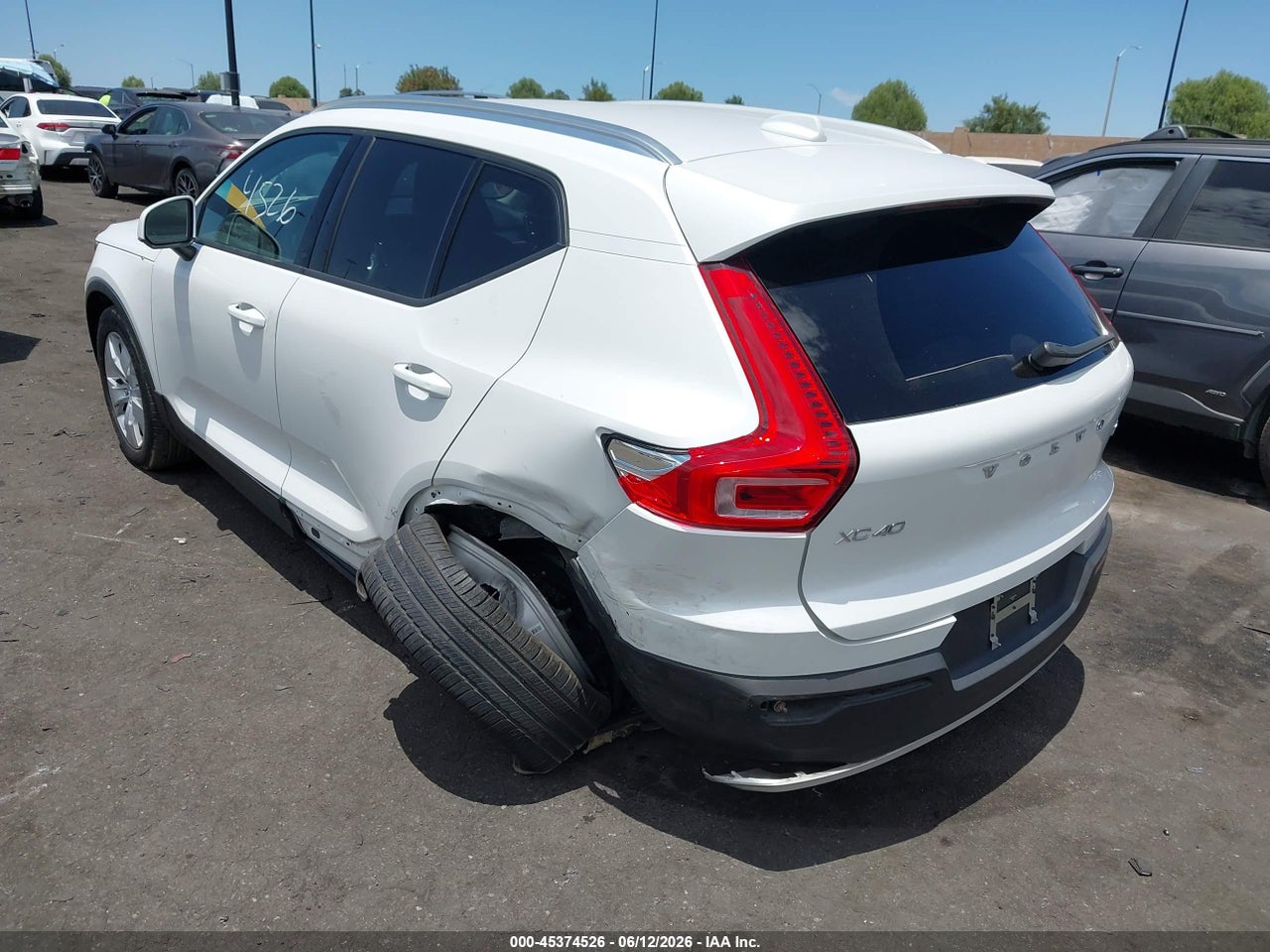 2022 VOLVO XC40 T5 MOMENTUM thumbnail 4