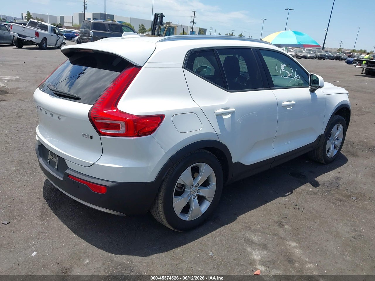 2022 VOLVO XC40 T5 MOMENTUM thumbnail 5