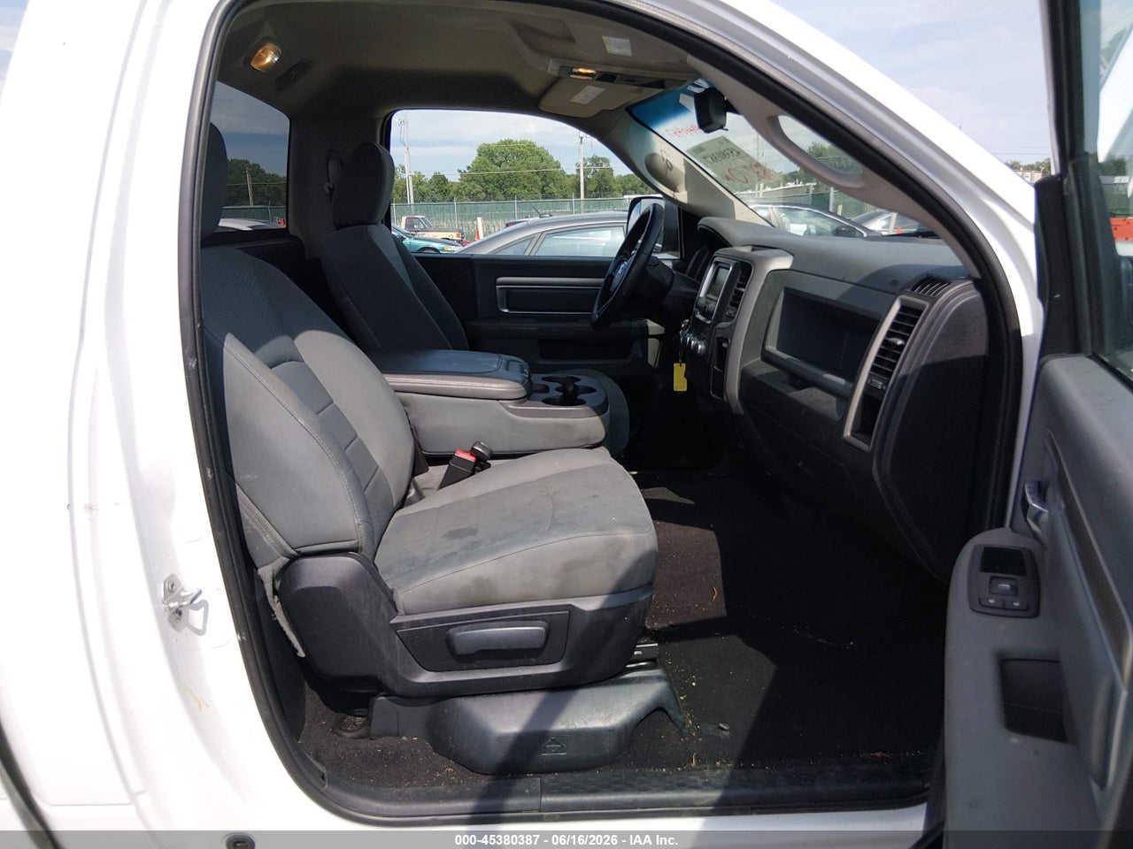 2015 RAM 1500 TRADESMAN thumbnail 6