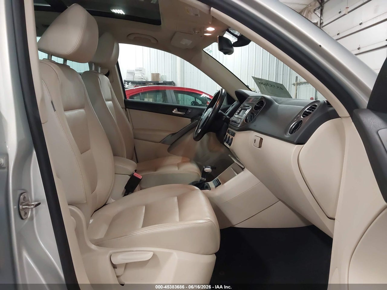 2009 VOLKSWAGEN TIGUAN SEL thumbnail 6