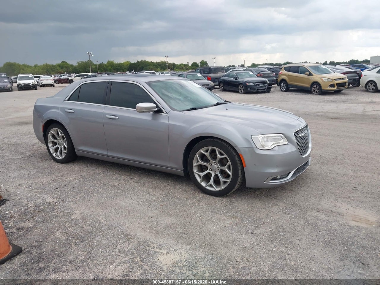 2017 CHRYSLER 300C PLATINUM thumbnail 2