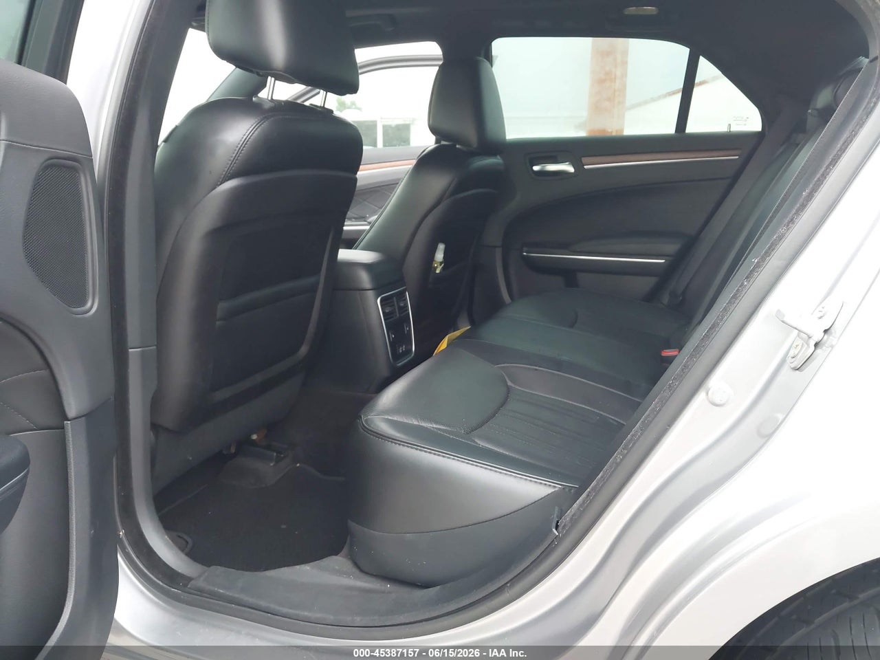 2017 CHRYSLER 300C PLATINUM thumbnail 9