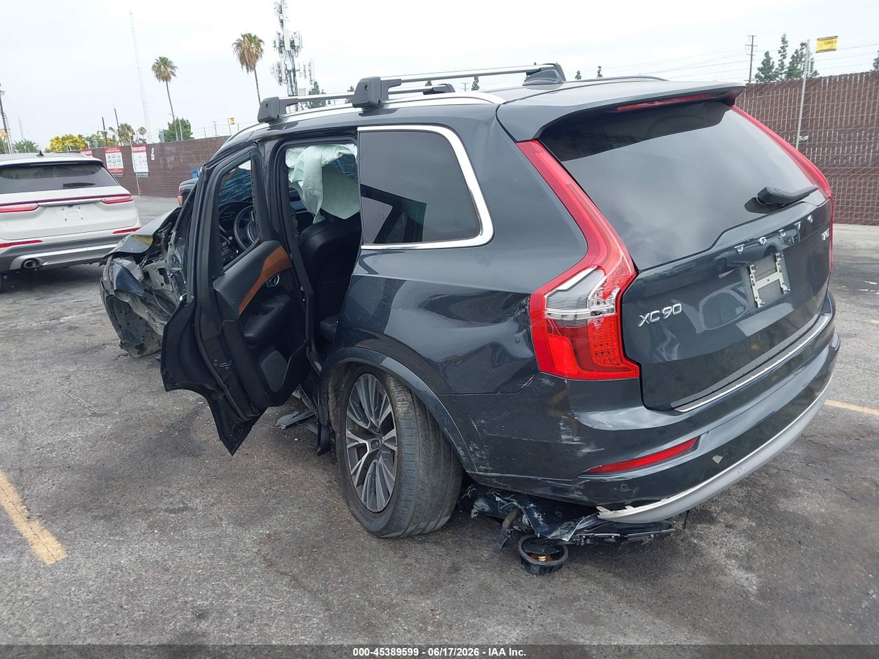 2022 VOLVO XC90 T5 MOMENTUM 7 PASSENGER thumbnail 4
