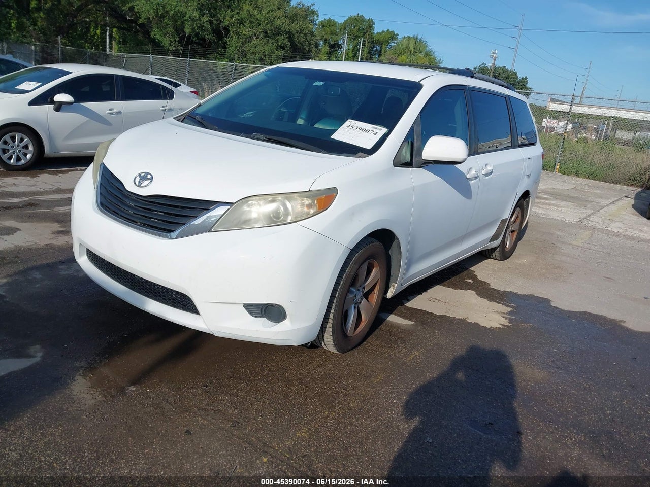 2011 TOYOTA SIENNA LE V6 thumbnail 3