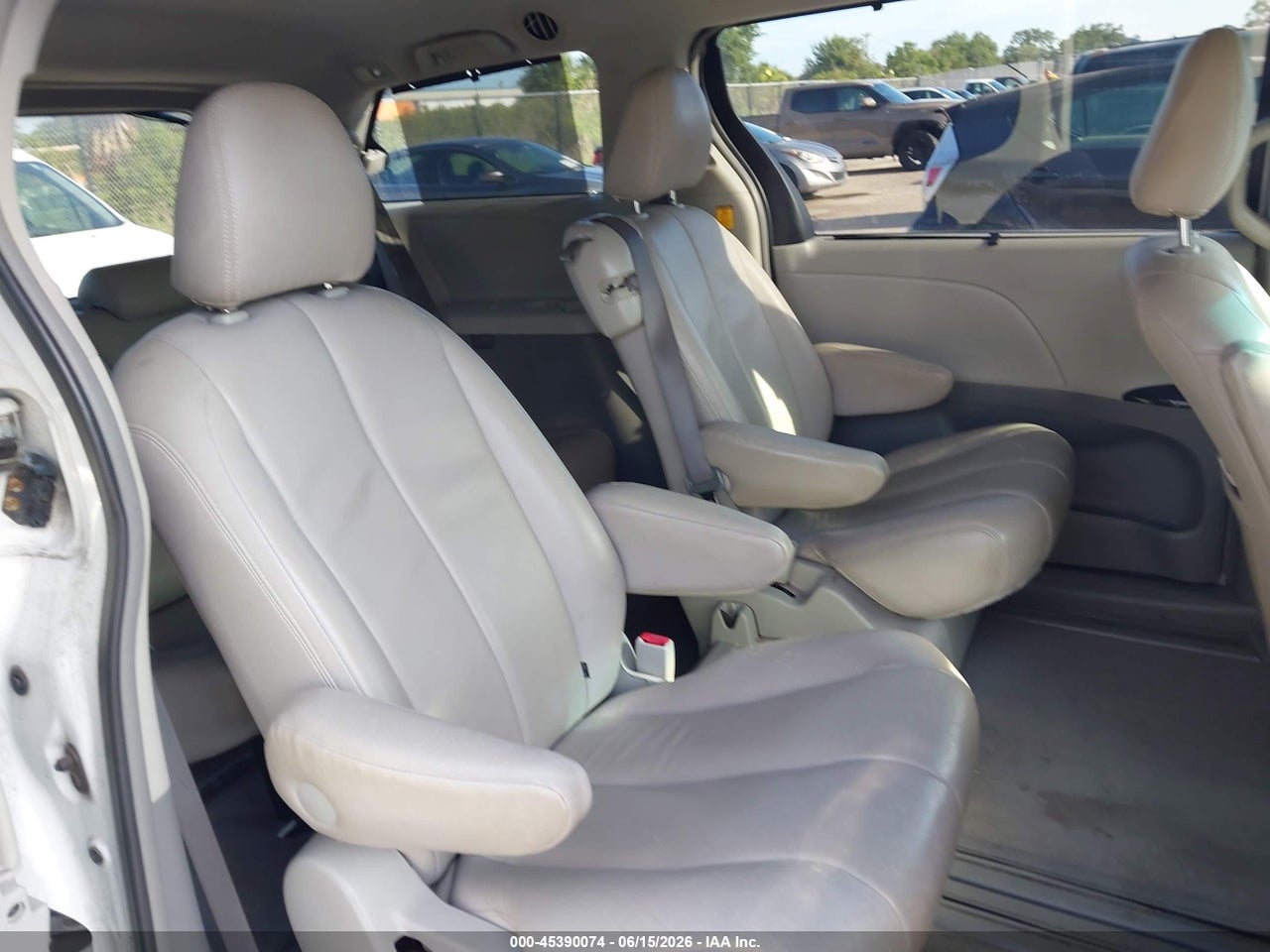 2011 TOYOTA SIENNA LE V6 thumbnail 9