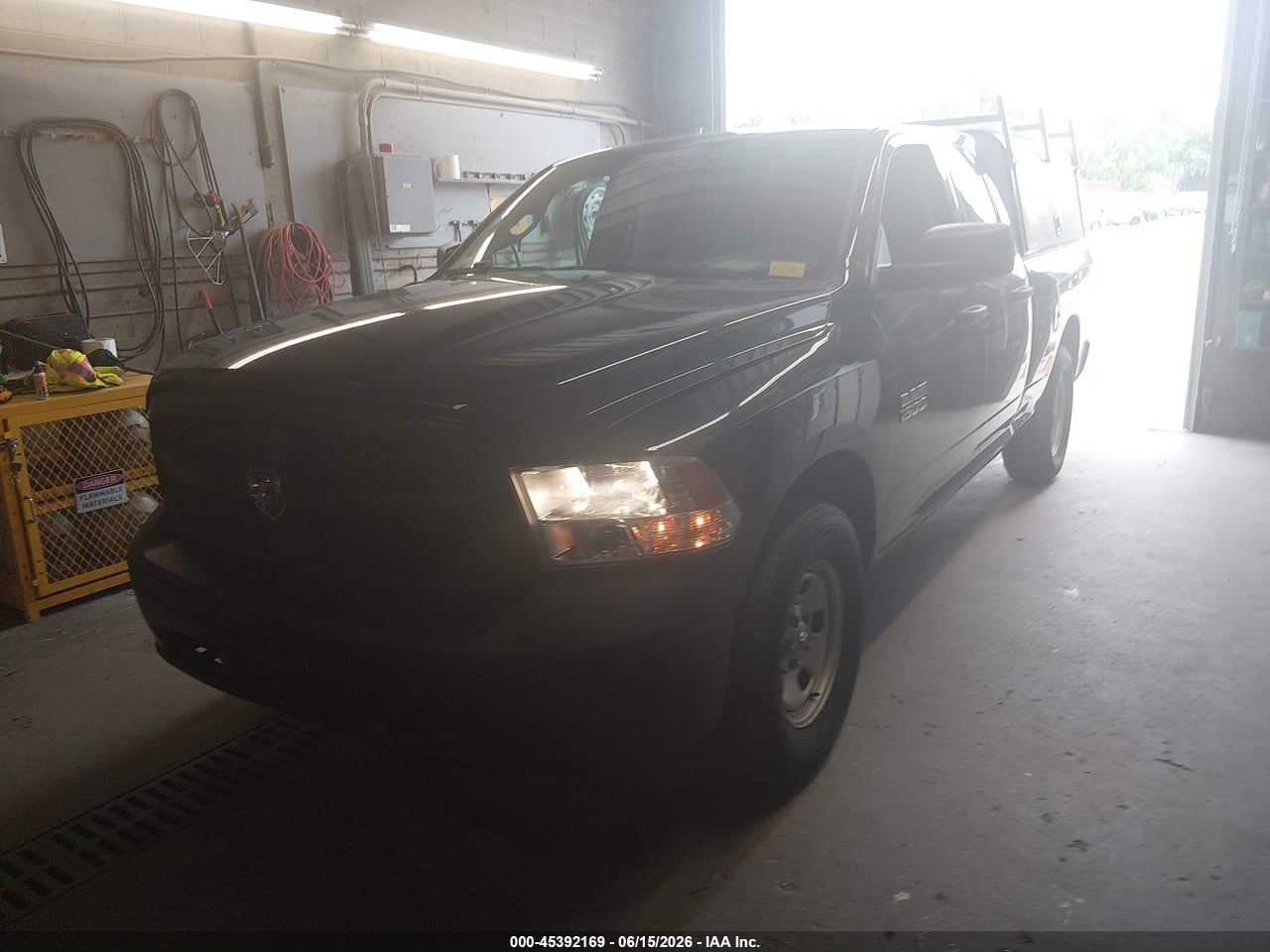 2016 RAM 1500 TRADESMAN thumbnail 3