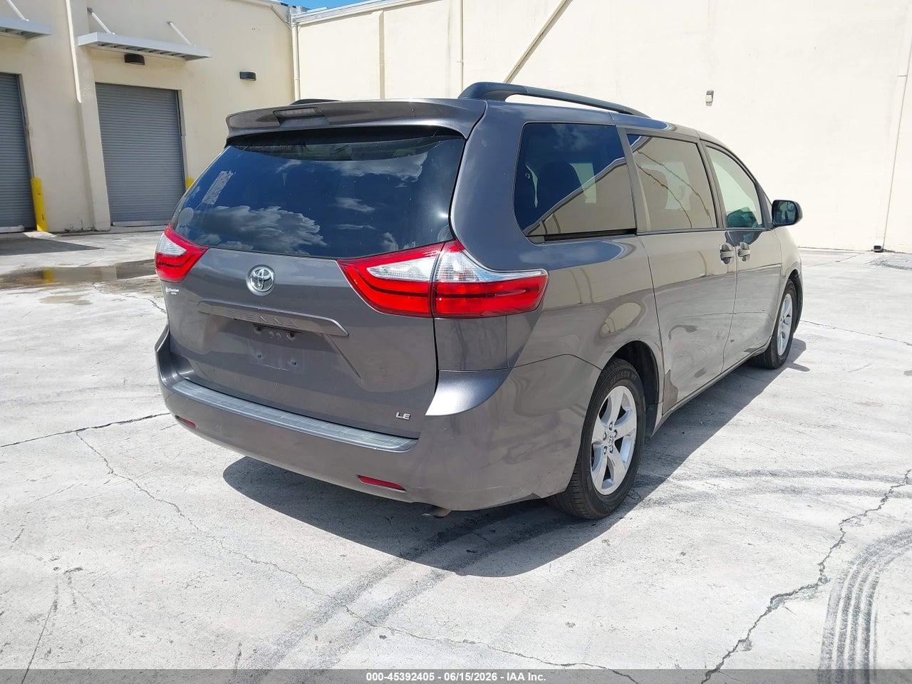 2015 TOYOTA SIENNA LE 8 PASSENGER thumbnail 5
