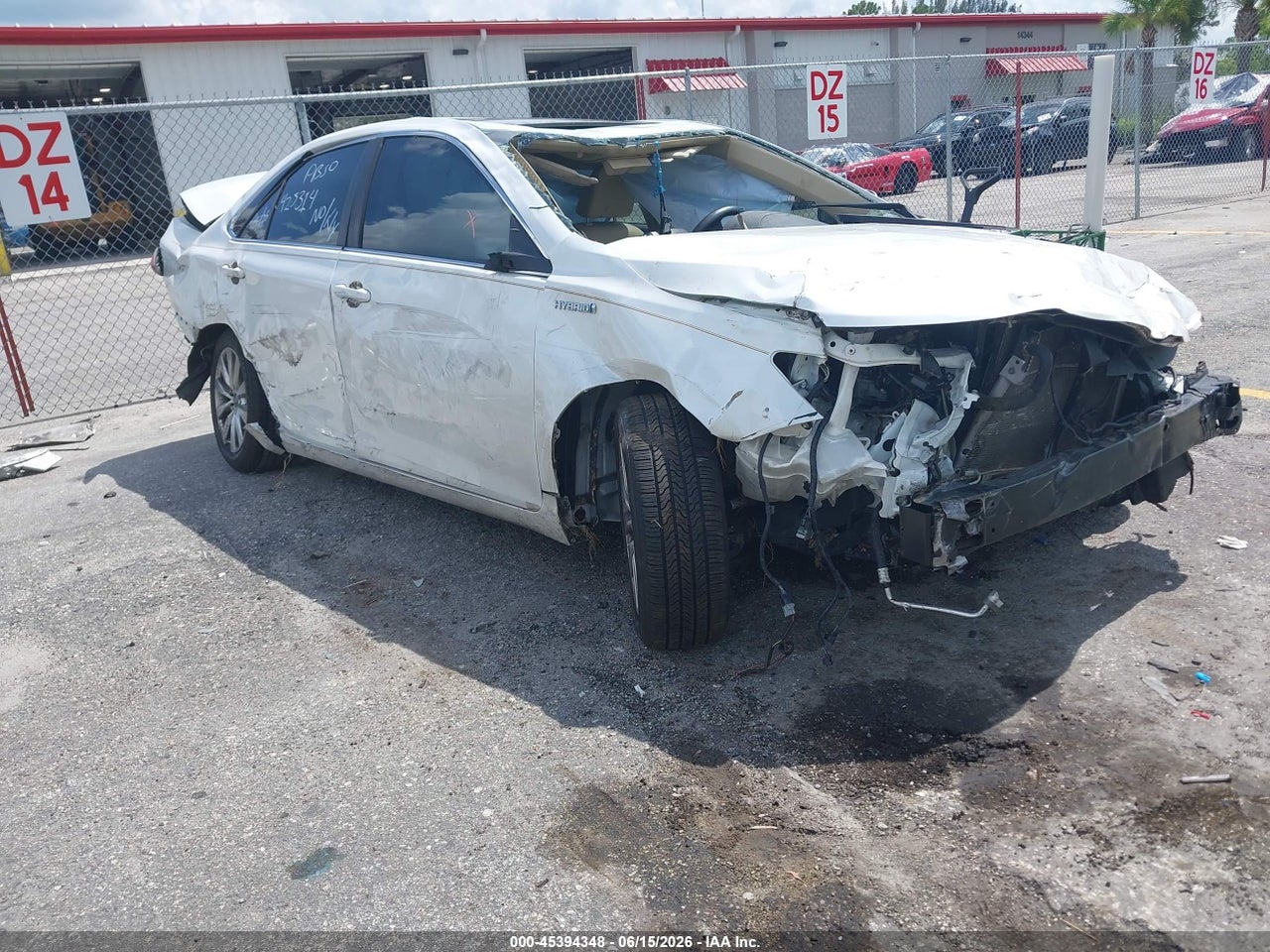 2017 TOYOTA CAMRY HYBRID XLE thumbnail 2