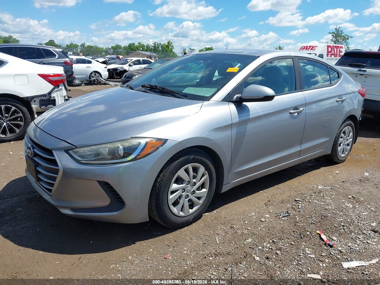2017 HYUNDAI ELANTRA SE thumbnail 3
