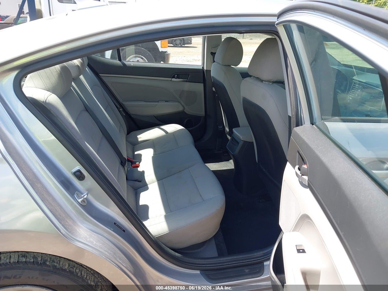 2017 HYUNDAI ELANTRA SE thumbnail 9
