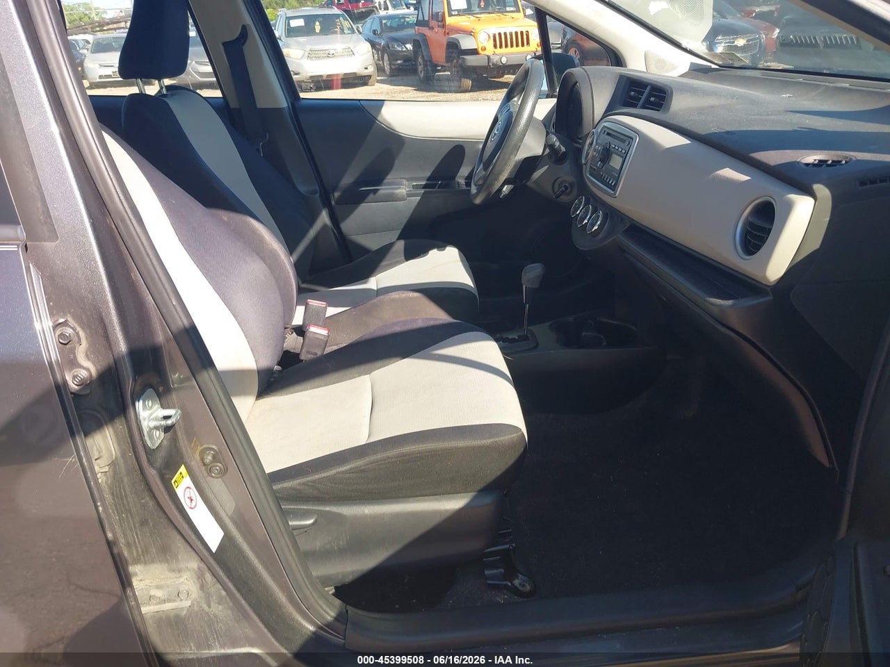 2013 TOYOTA YARIS LE thumbnail 6