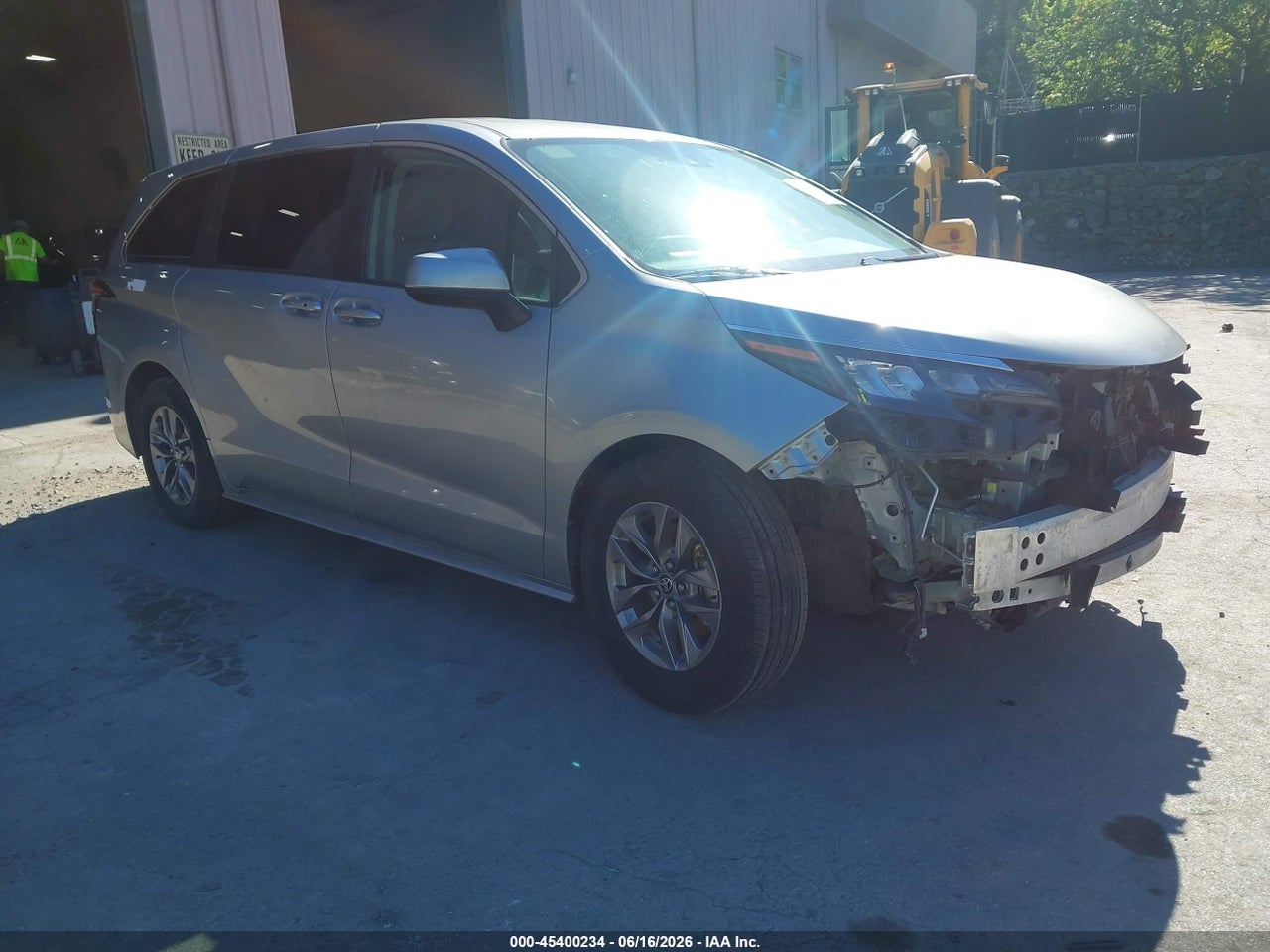 2024 TOYOTA SIENNA LE thumbnail 2