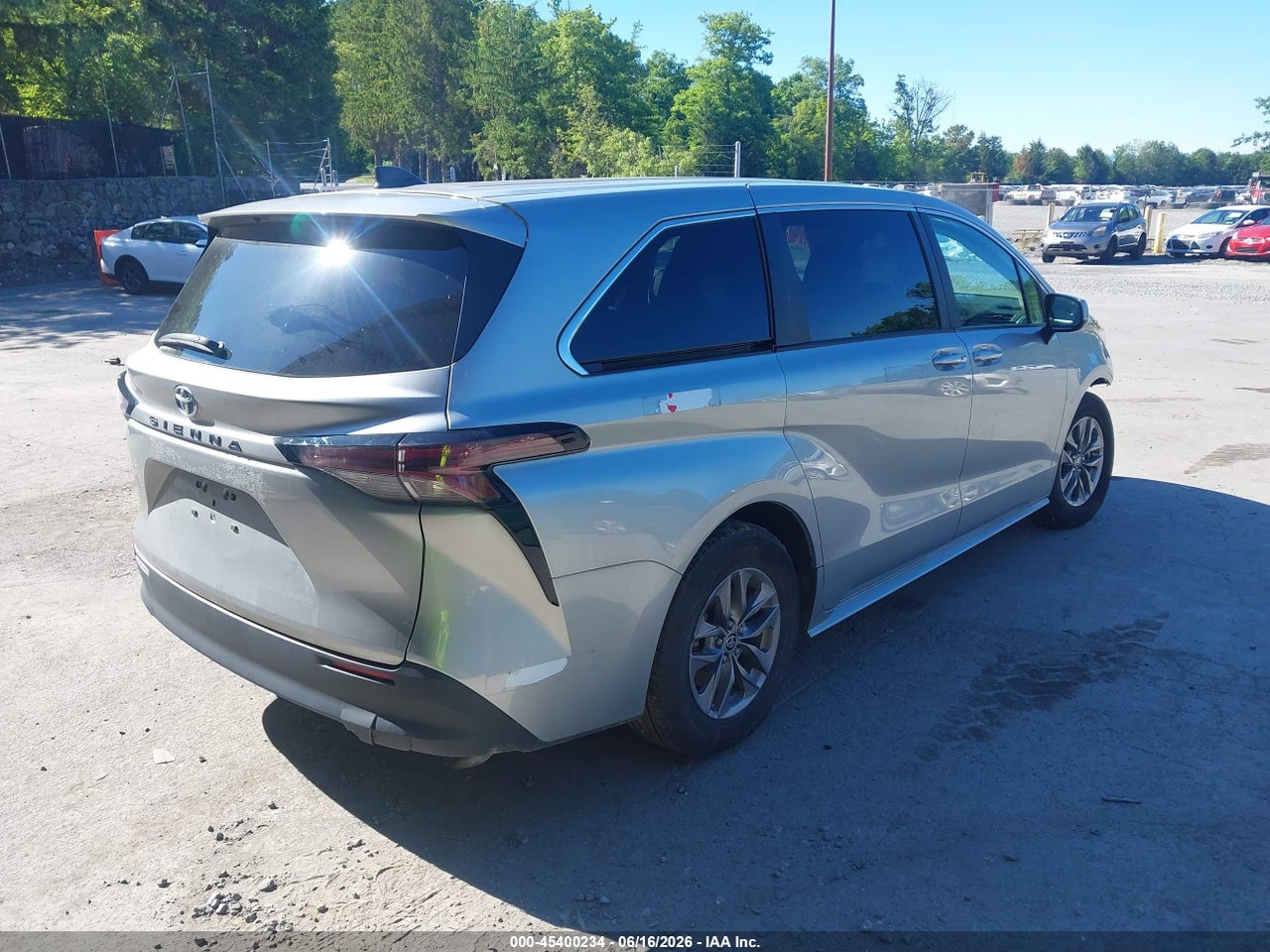 2024 TOYOTA SIENNA LE thumbnail 5