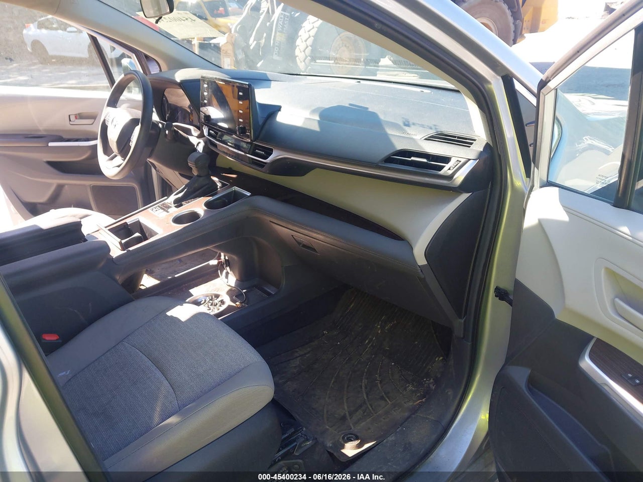 2024 TOYOTA SIENNA LE thumbnail 6