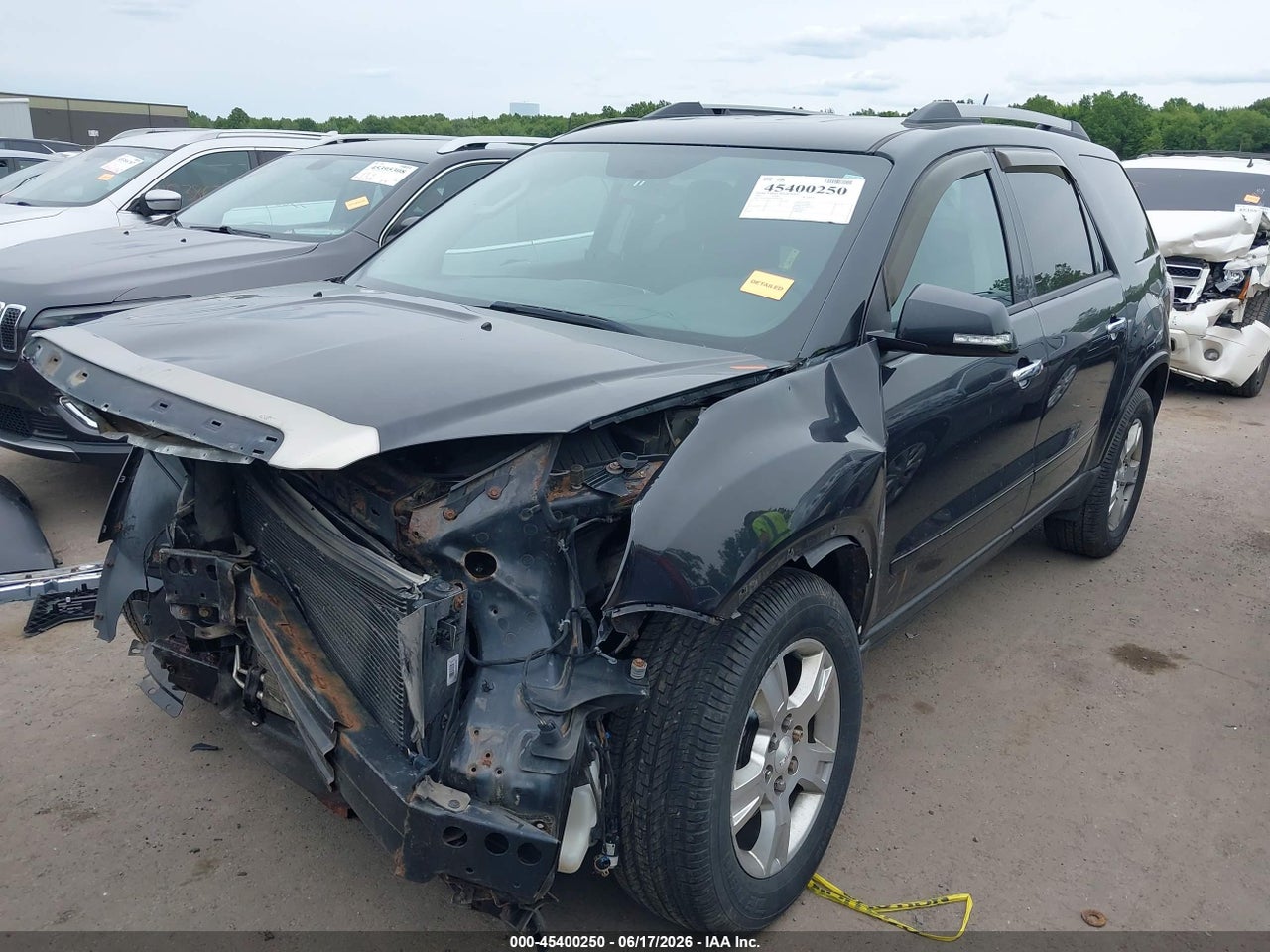 2011 GMC ACADIA SLE thumbnail 3