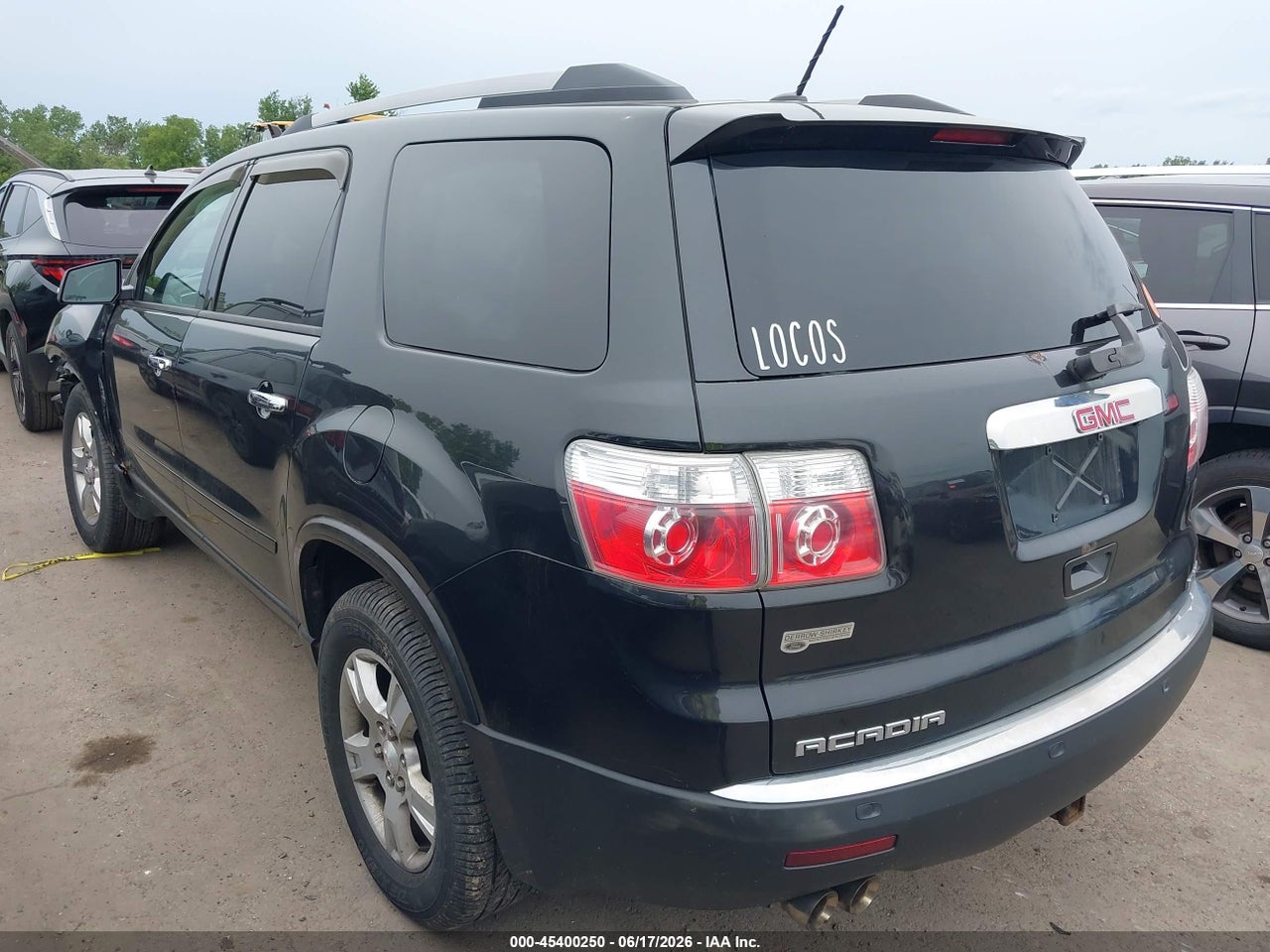2011 GMC ACADIA SLE thumbnail 4