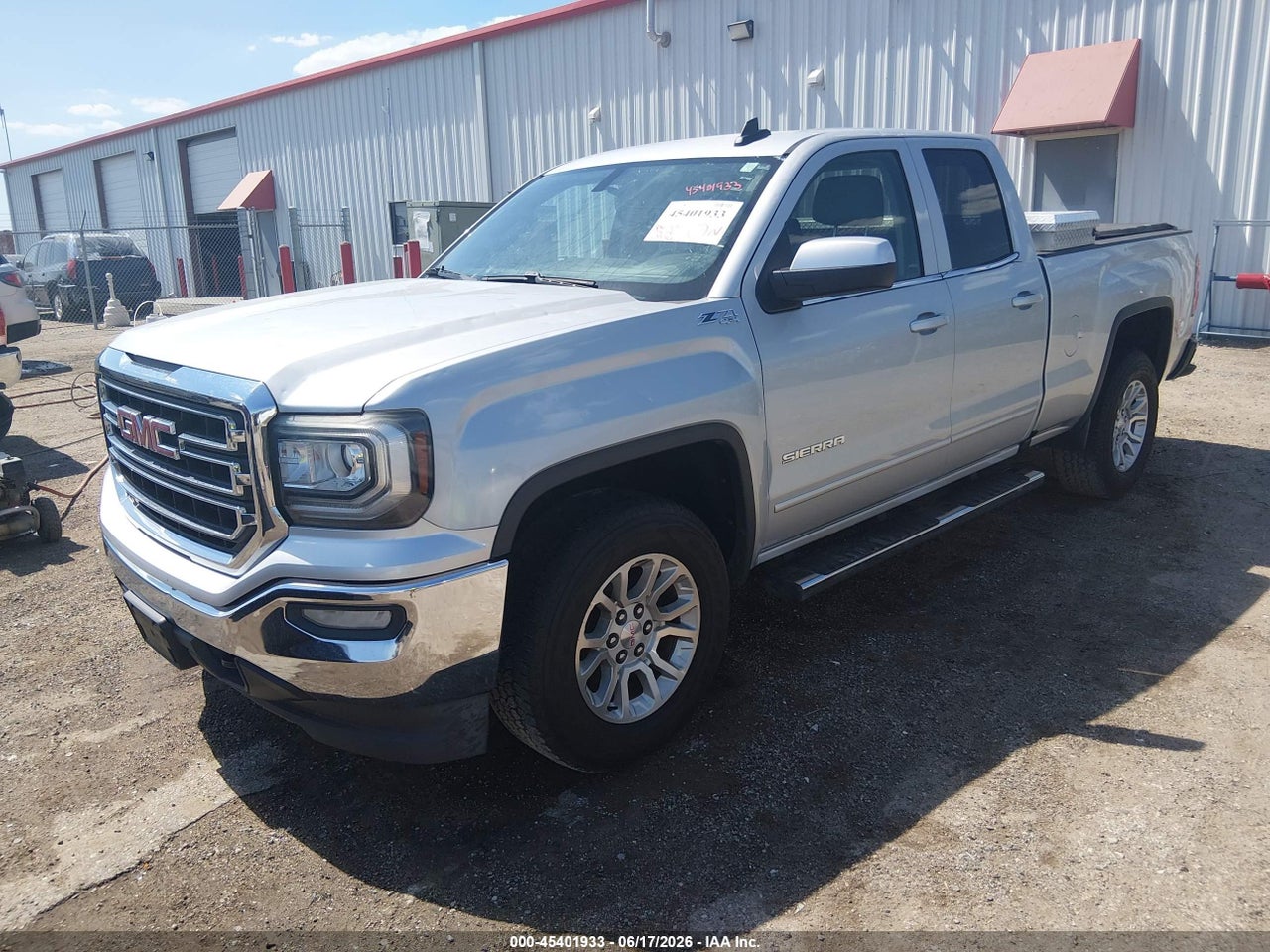 2017 GMC SIERRA 1500 SLE thumbnail 3