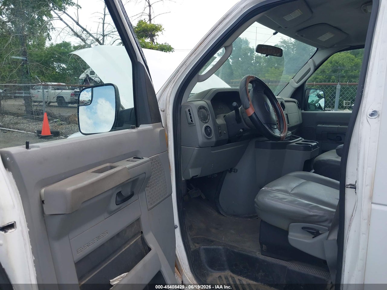 2010 FORD E-250 COMMERCIAL/RECREATIONAL thumbnail 6