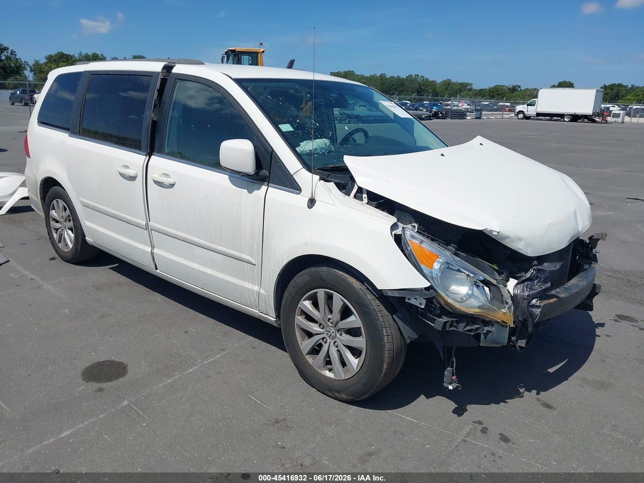 2012 VOLKSWAGEN ROUTAN SE thumbnail 2