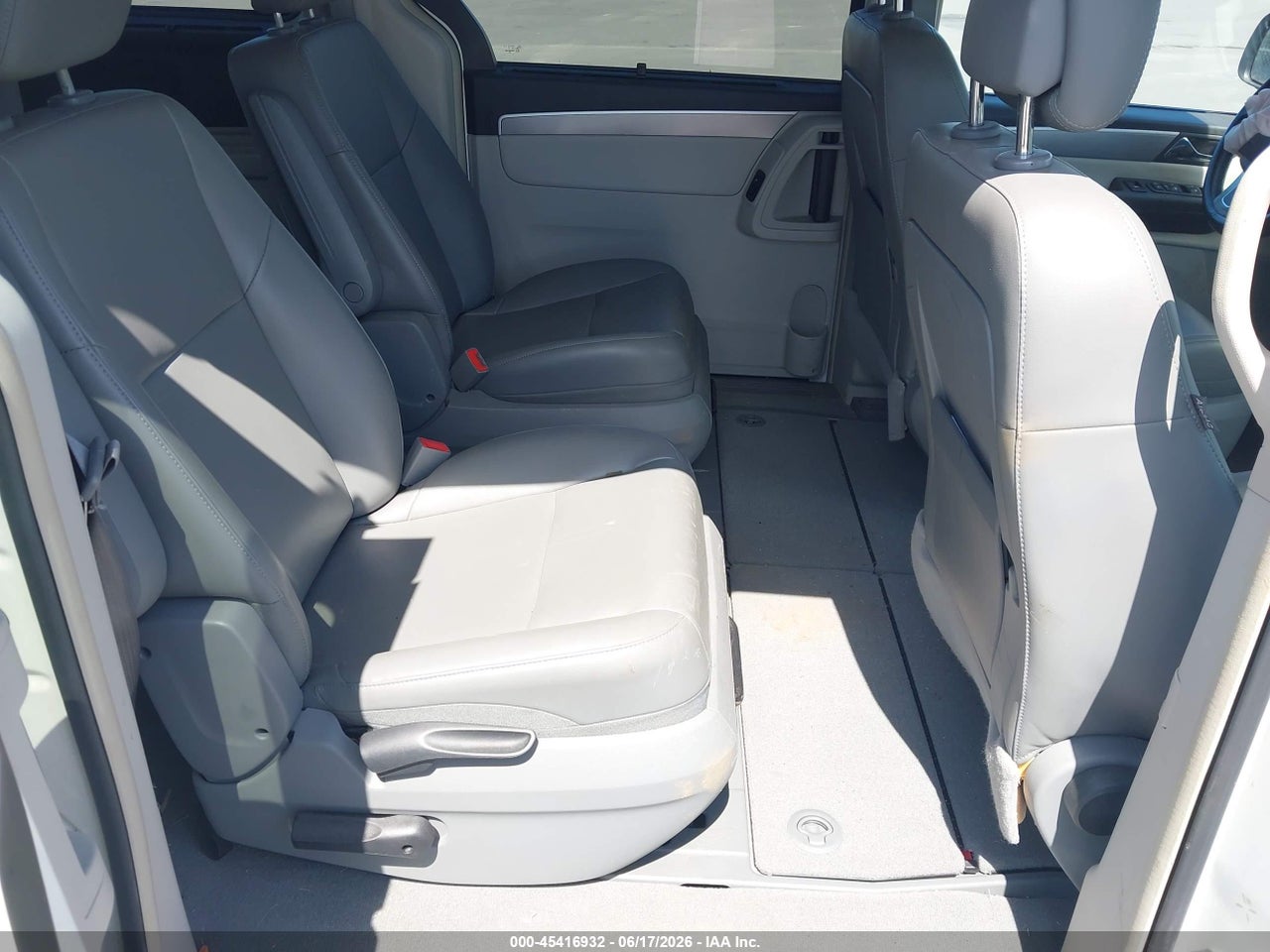 2012 VOLKSWAGEN ROUTAN SE thumbnail 9