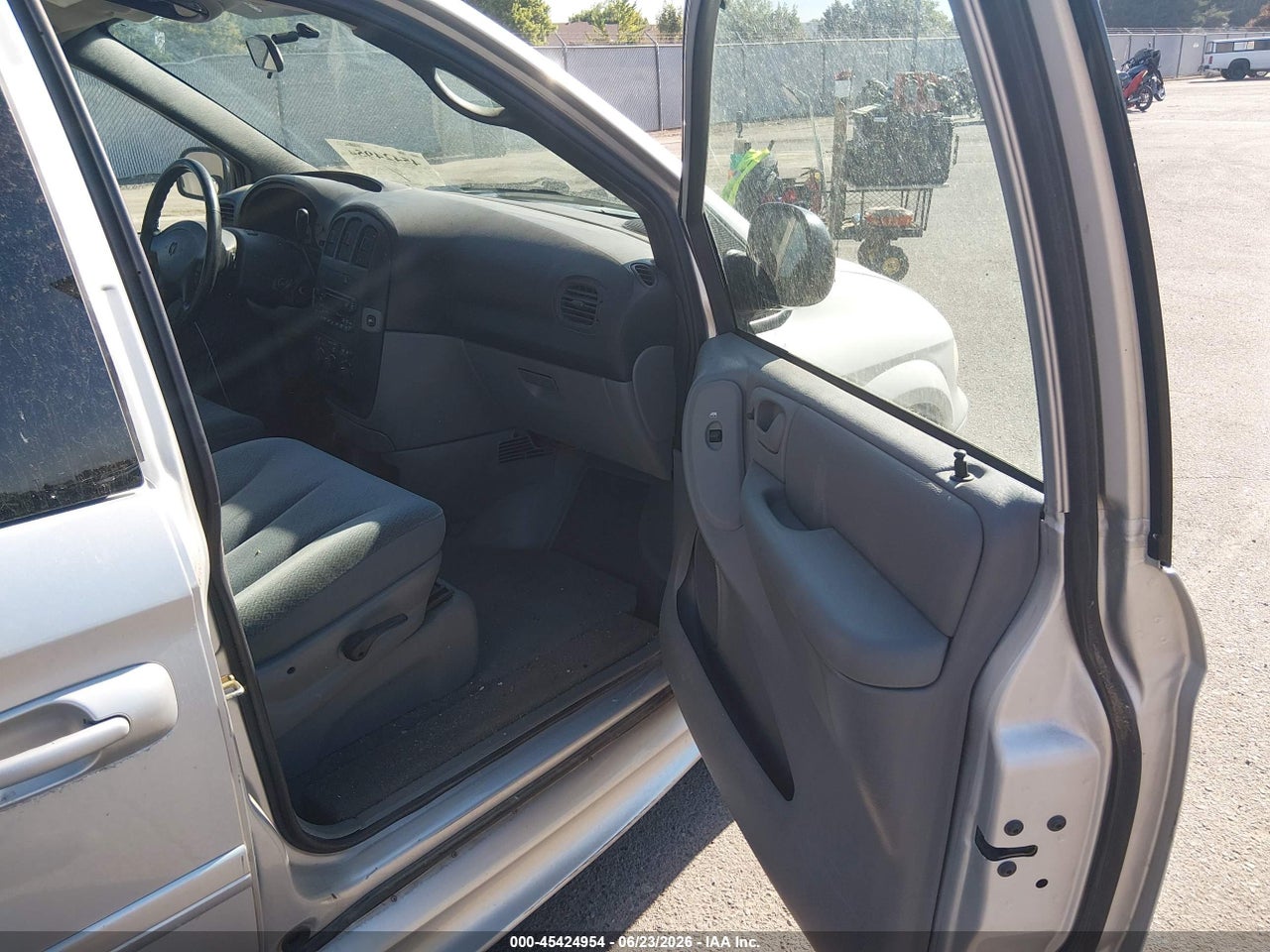 2004 DODGE GRAND CARAVAN SXT thumbnail 6