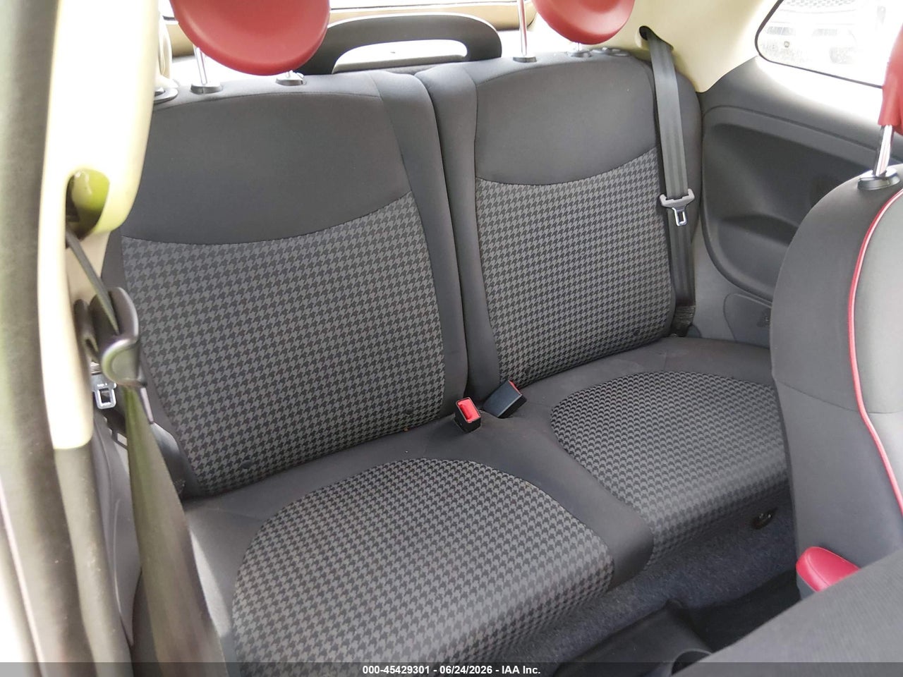 2017 FIAT 500C POP thumbnail 9