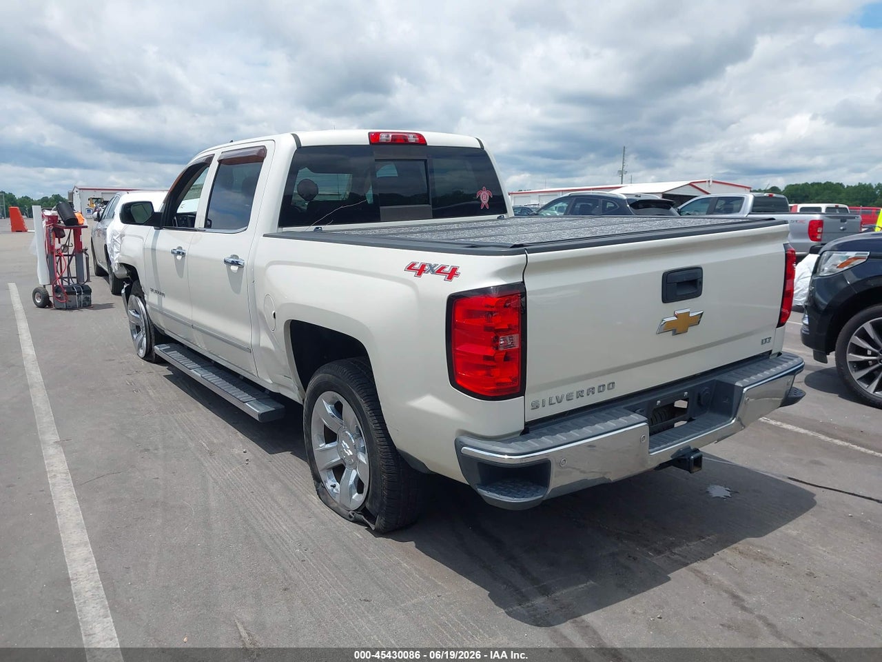 2015 CHEVROLET SILVERADO 1500 LTZ thumbnail 4