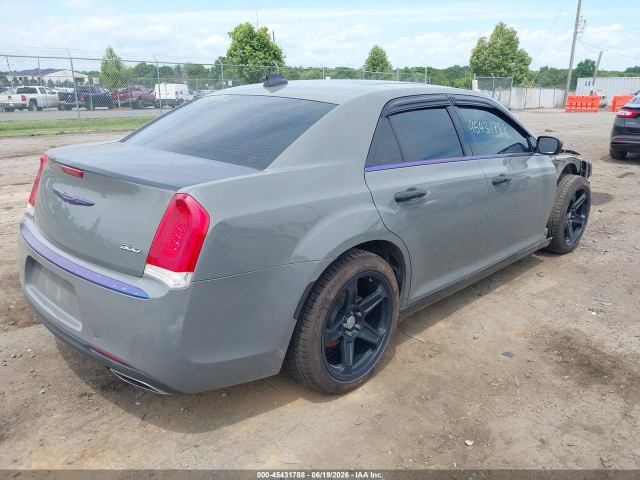 2018 CHRYSLER 300 LIMITED thumbnail 5