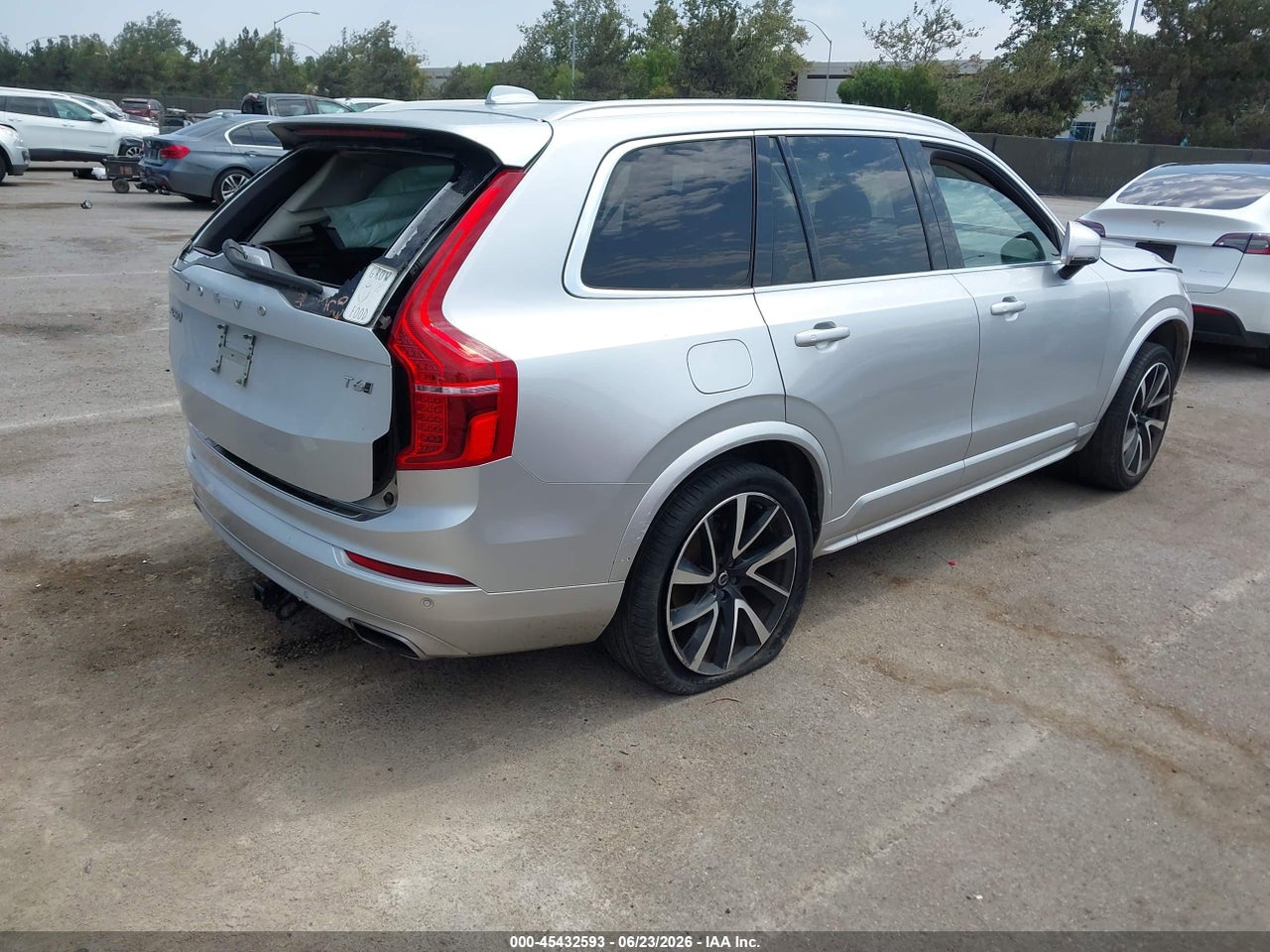 2020 VOLVO XC90 T6 MOMENTUM 7 PASSENGER thumbnail 5