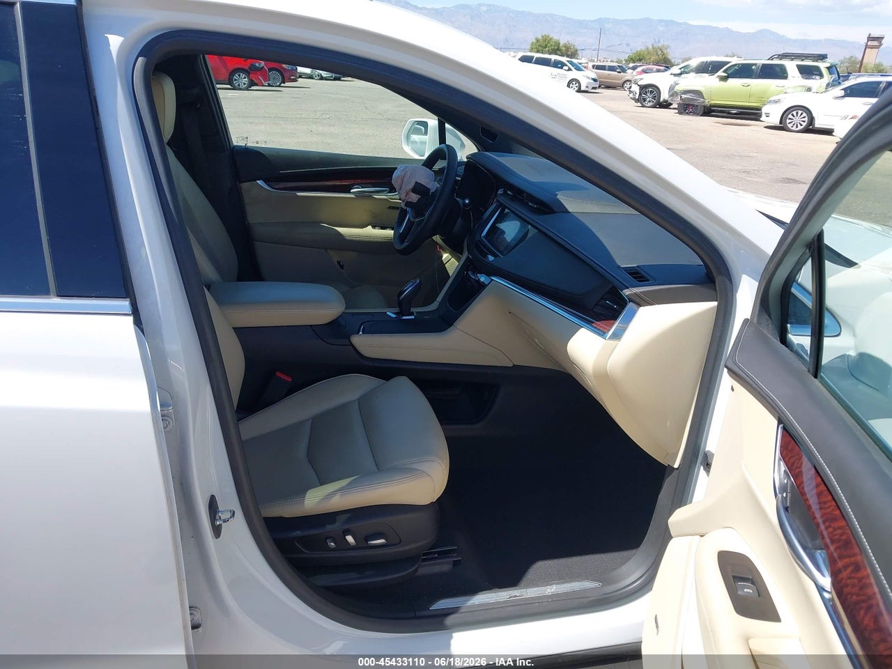 2017 CADILLAC XT5 LUXURY thumbnail 6