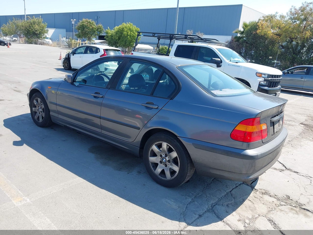 2002 BMW 325XI   · 3/12