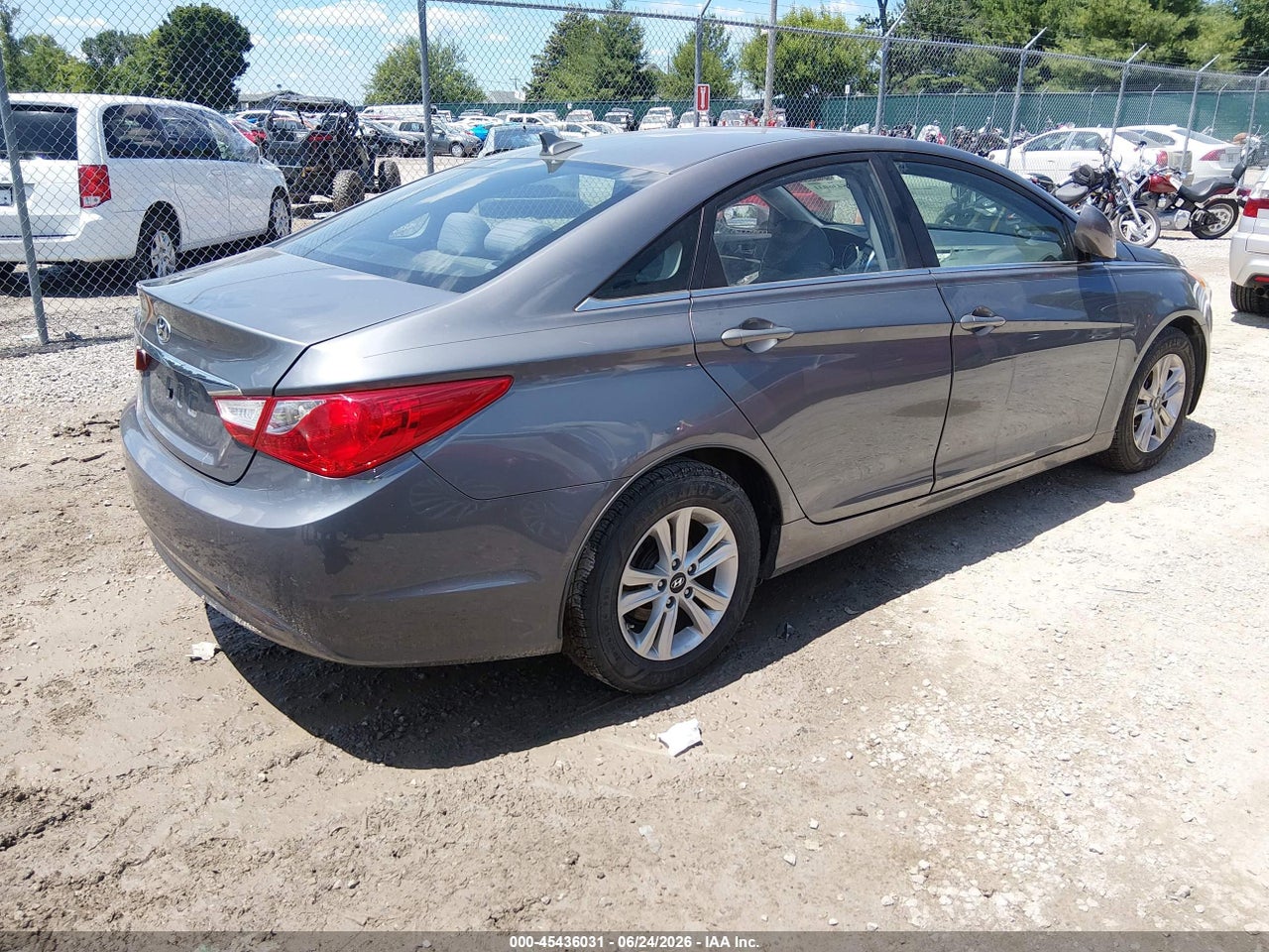 2011 HYUNDAI SONATA GLS · 4/12