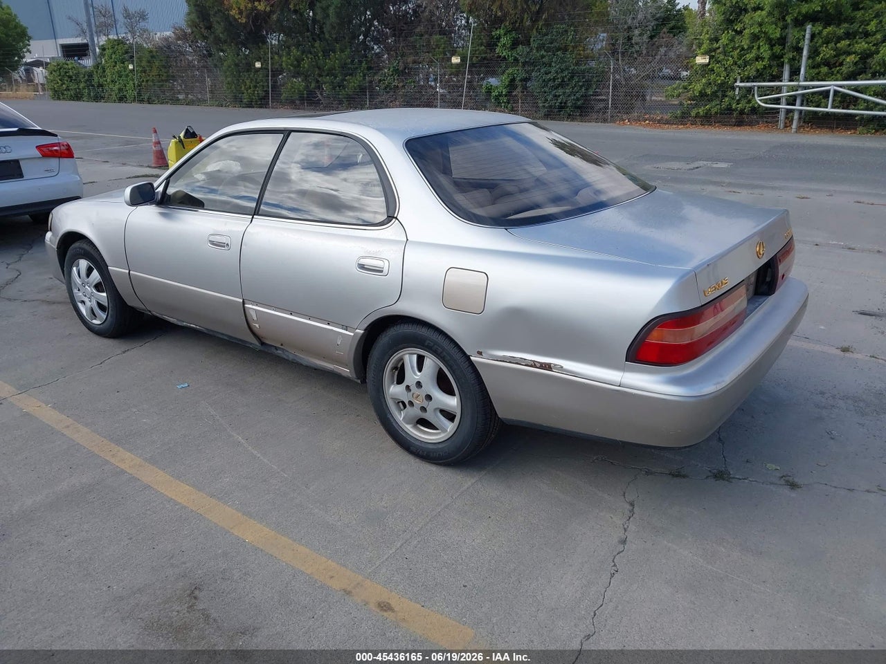 1996 LEXUS ES 300 thumbnail 4