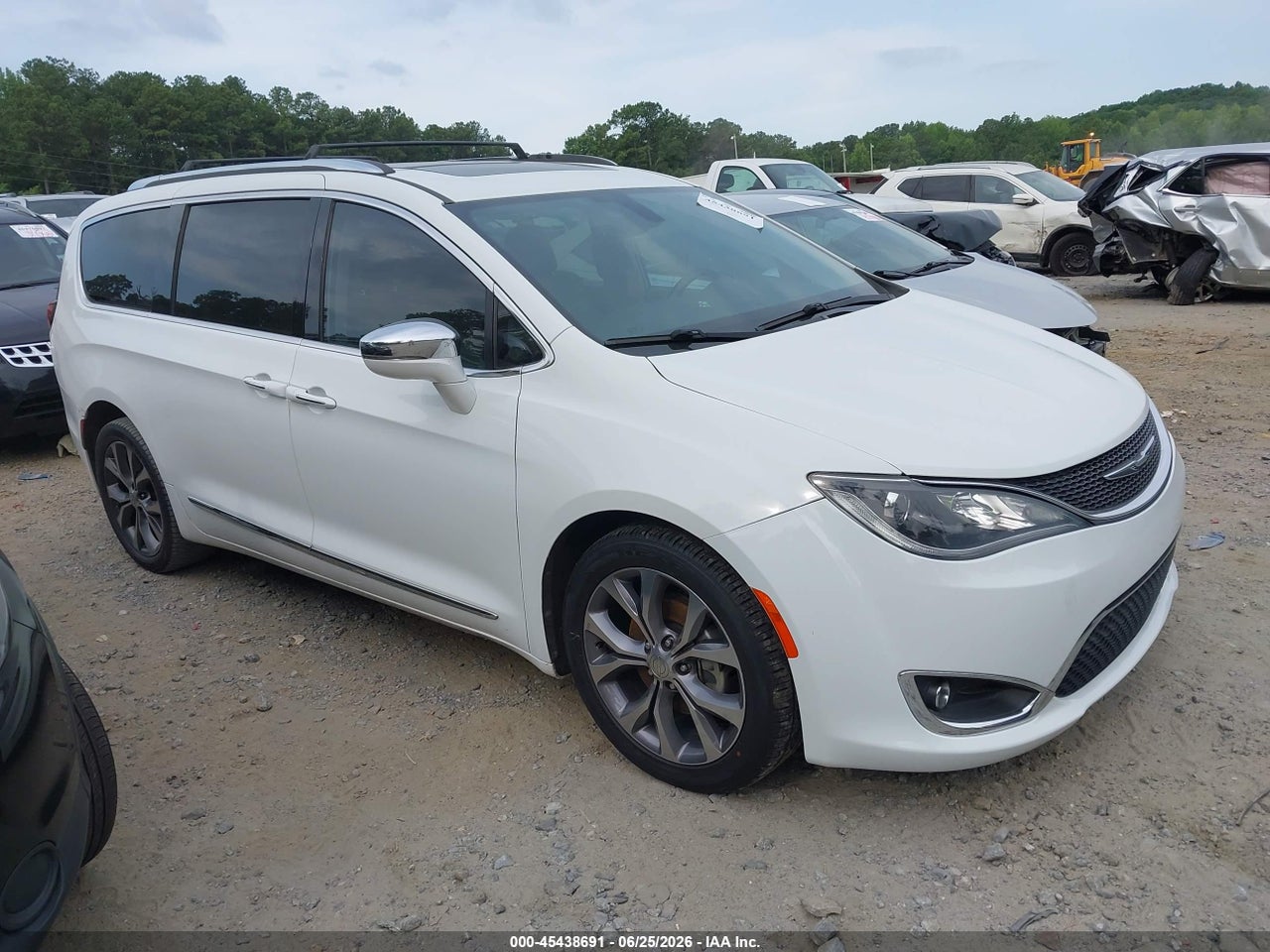 2017 CHRYSLER PACIFICA LIMITED thumbnail 2