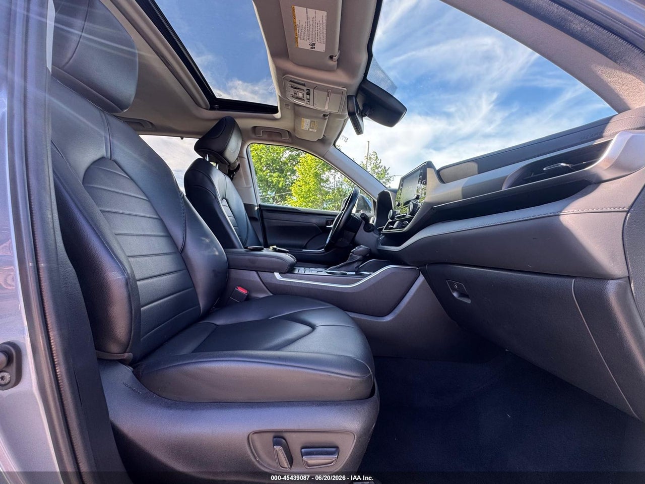 2022 TOYOTA HIGHLANDER XLE thumbnail 6